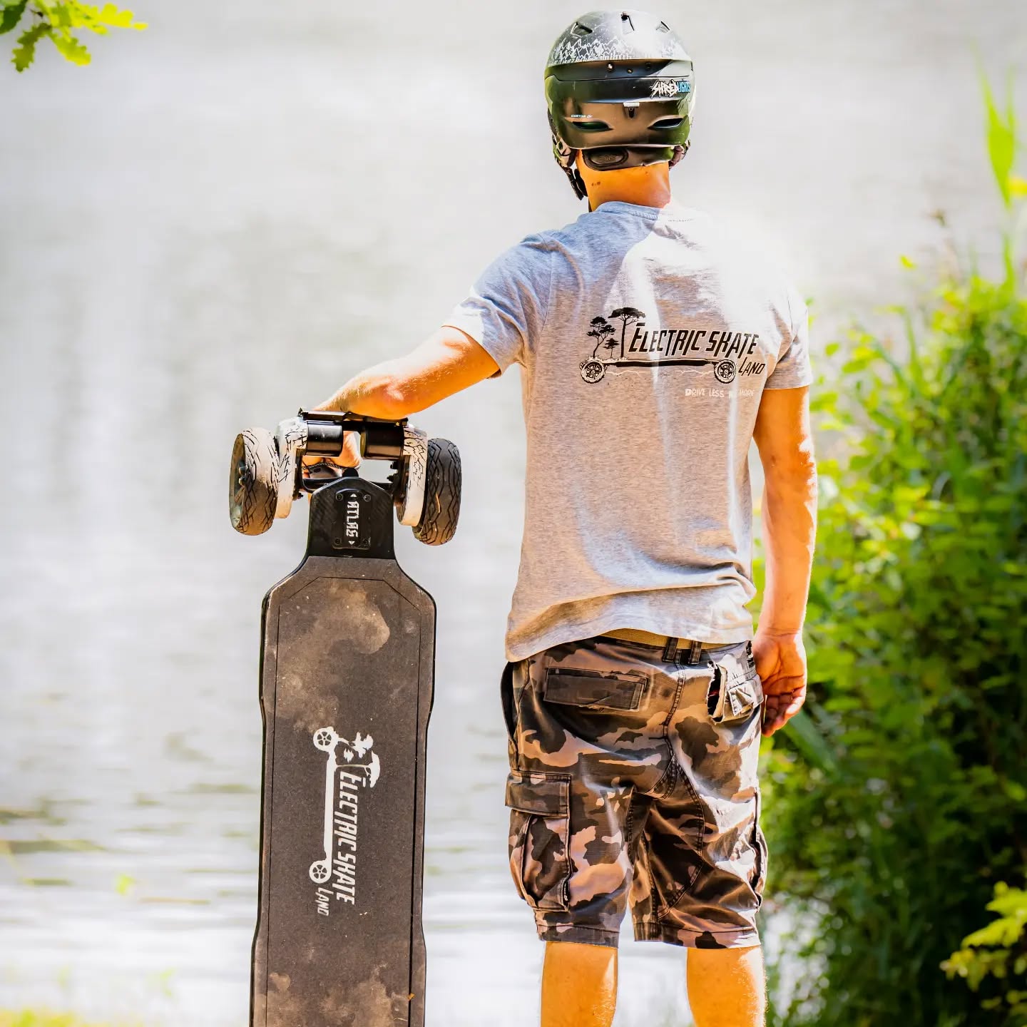 La saison se fini doucement, on reste présent pour ceux qui veulent rider et en attendant on profite de la houle d'automne qui arrive 🏄♂️
.
.
#exwayboard #skateelectrique #fun #moliets #baladeskate #electriqueskateboard #leslandes #l'automnearrive #ride