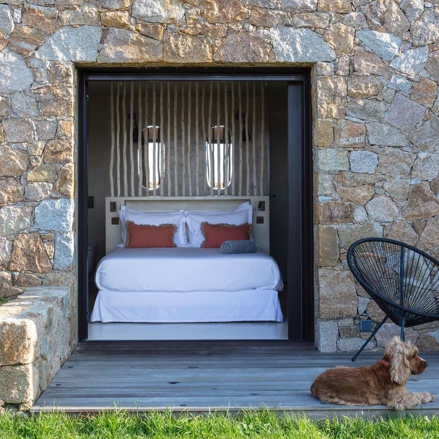 Jour🔅 / Nuit 🌑
..............….……….…......................................
. Villa | CALVI
.
.
.
.
©️@bc.ateliers @astrolighting @modelec_interrupteurs
📷 @guillaumegrassetphotography
// Architecte : Philippe Charbonneau
.
.
.
#house #architectureinterieure #art #photoofthedays #bedrooom #corse #villa #maison #pierre #architecture #chataignier #design #claustra #echalas #interiordesign #wood #inside #design #picoftheday #calvi #igdecor #outside #seaside #igcorse #architecturelovers #bcateliers
- Collaboration : Atelier Germain