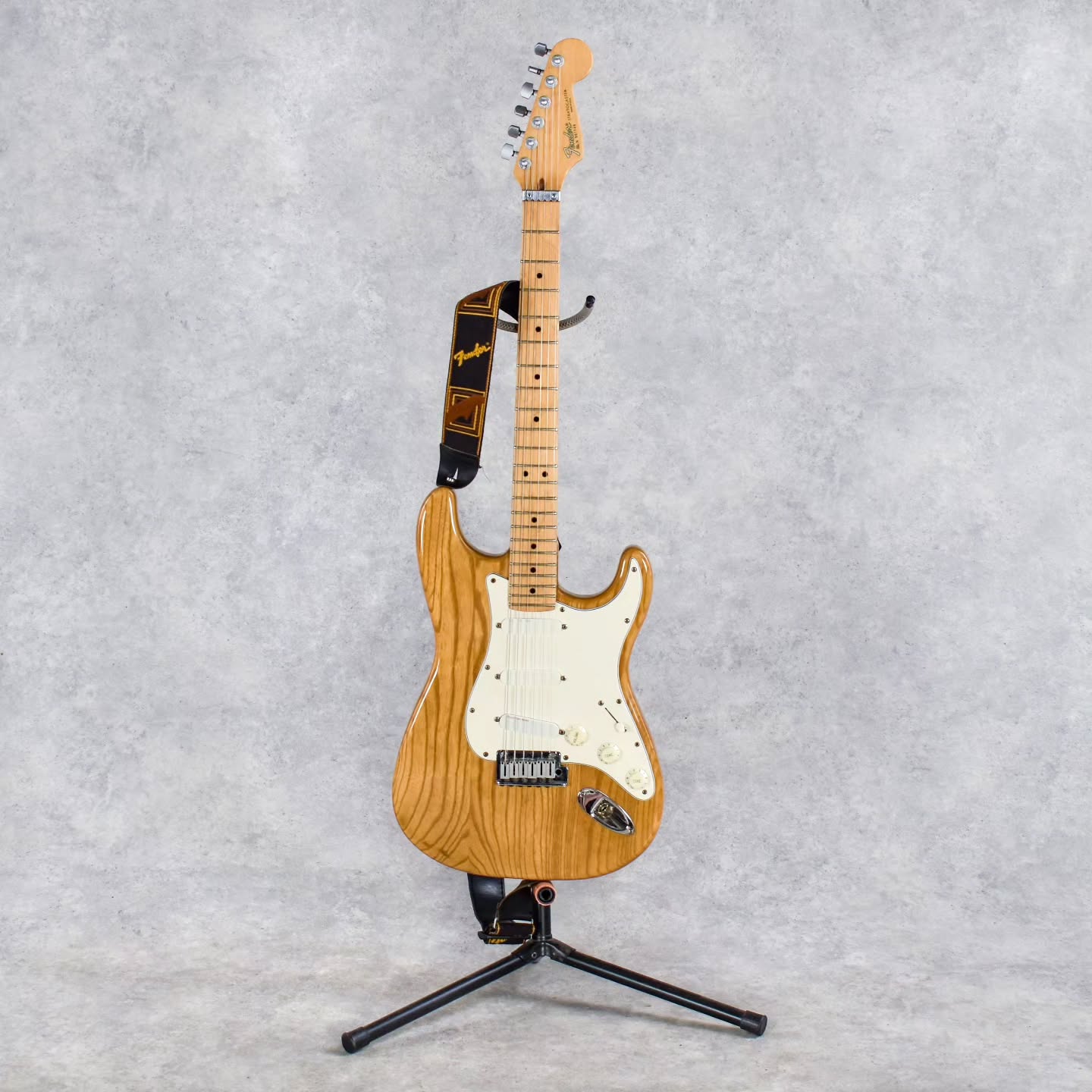 Nu är vi inne på denna auktions sista refräng! Vi väntar spänt på resultatet tillsammans med poster såsom denna 1991 Fender Stratocoaster-elgitarr med tredelad kropp i massiv ask med ursprung i U.S.A. C-formad hals i lönn, greppbräda i lönn med punktinlägg i svart, 22 greppband i metall. Fender axelband och - hard case-fodral medföljer
Utrop: 15 000 - 20 000 sek
Fullständig auktionspost går att hitta i katalogen via vår hemsida norrlandsauktionsverk.se
#norrlandsauktionsverk #auktionsfynd #auktion #auktionsverk #auktionsverket #konst #design #hantverk #presenttips #fender
#fenderguitars #fendetstratocaster #instrument #gitarr #elgitarr #musik