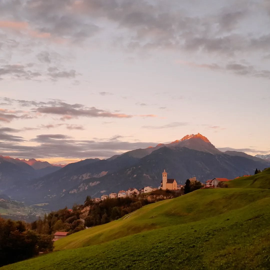 Stierva und das Albulatal im Abendlicht...
#uts #stierva #albulatal #graubünden #abendstimmung #abendlicht #herbstferien