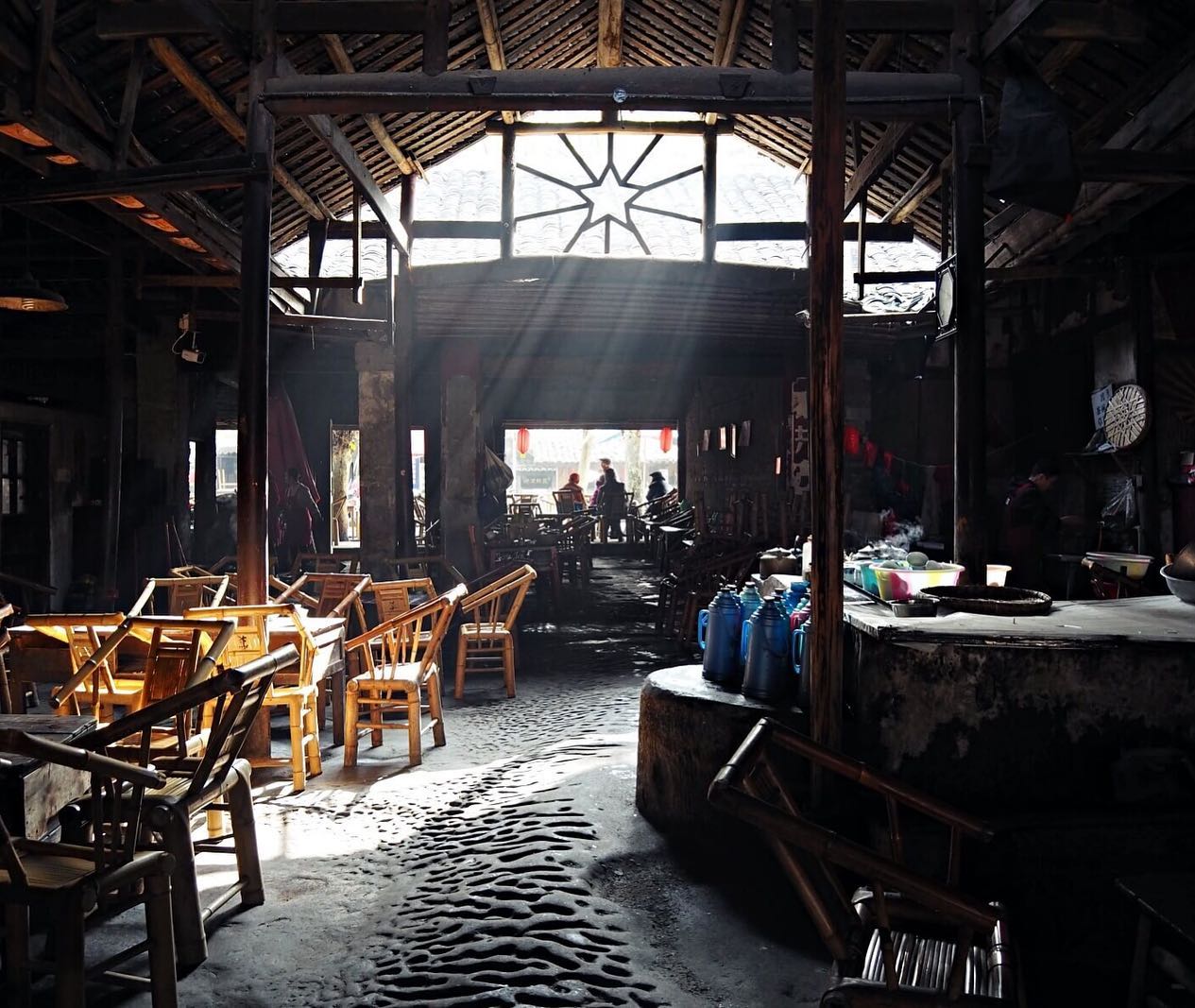 Out in the western suburbs of Chengdu, is home to what’s said to be the oldest teahouse in China. About 300 years old, the Guanyin Pavilion is at the heart of a tiny community of historic streets where, against a tide of rapid modernisation, the local population proudly preserves its heritage and traditional way of life. #travel #bespoketour #china #experience #offthebeatenpath #discover #cultural #travelphotography #chengdu #teaculture #travelandmore #contactme