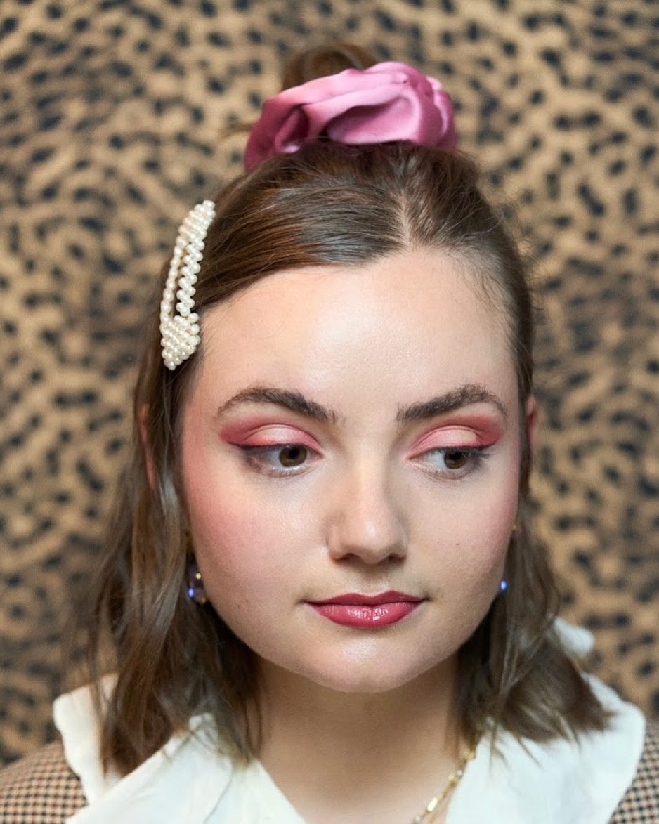 Qui a dit qu’un chouchou ne pouvait pas être fancy?
Une séléction de chouchous en chutes de tissu 100% soie sont disponibles sur le site, garantis cheveux brillants et tout doux! ✨