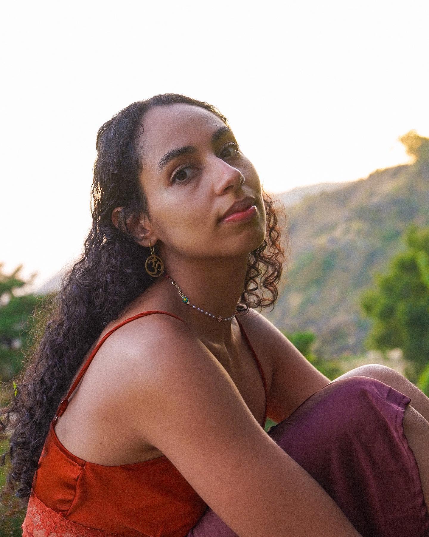 some sweet moments from my journey of healing, loving, understanding, trusting, and enjoying my wombs innate wisdom ✨
from an empowering photo shoot with @hailey_c0leman, to creative moments with my besties, to time in nature, to gathering in a women’s circle to talk allll things birth & postpartum.. these are all a few of my favorite things 🦋✨
(last slide guaranteed to make your heart smile)