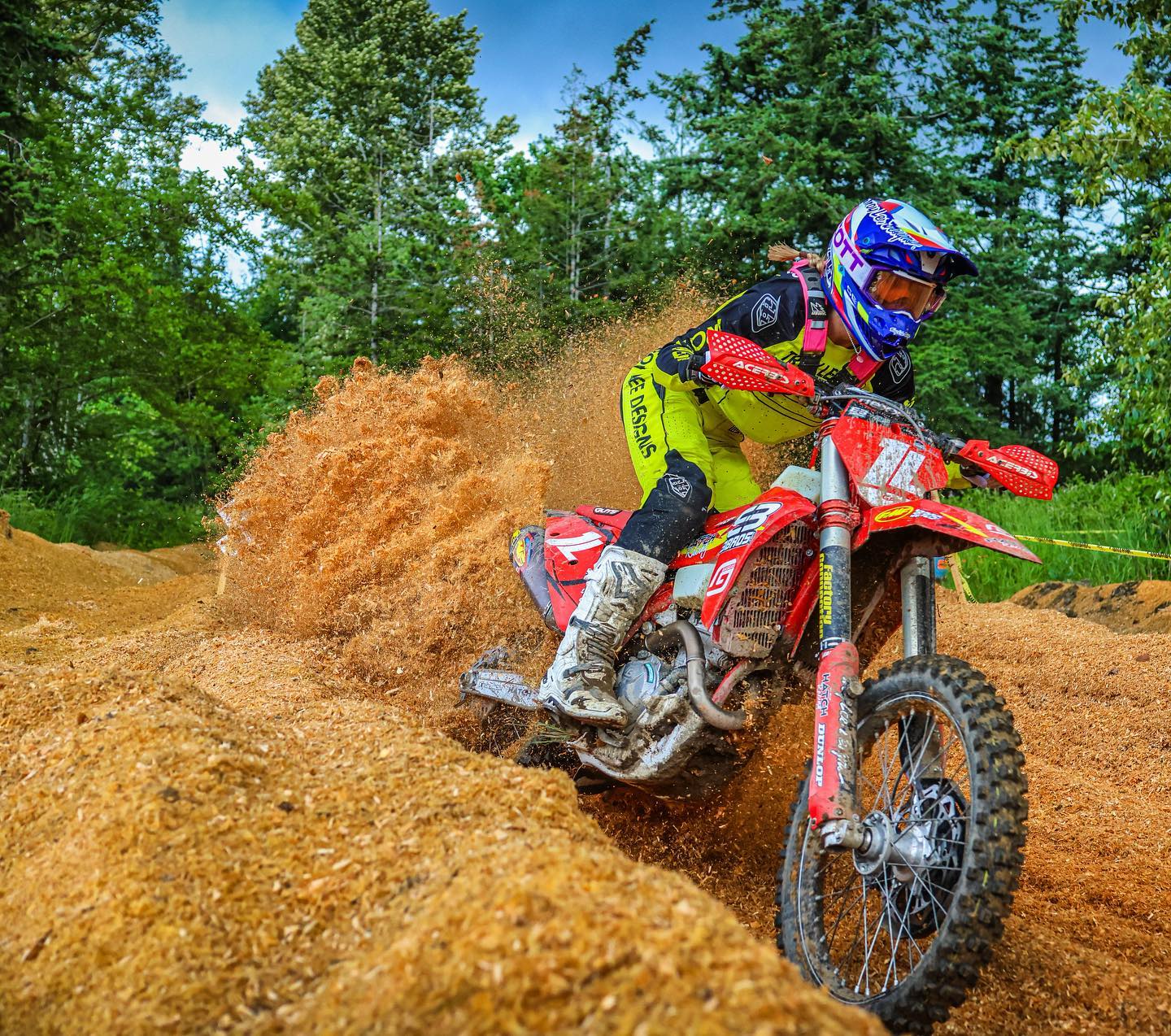 Shred MX Elite Athlete Ava will be headed to Argentina in a few short weeks for the Annual ISDE!!
I’ve been working with Ava this entire year, and the effort she puts in daily is unmatched. She’s been putting in the work both on and off the bike and I can’t wait to see what she can do 🙌🏼
This is a big expense for the riders, so please consider making a contribution to her efforts at the link in my story, or on her page directly. @avasilvestri
Every bit helps!
#motocross #isde #motochick #girlswhoride #gofundme #girlswhoride