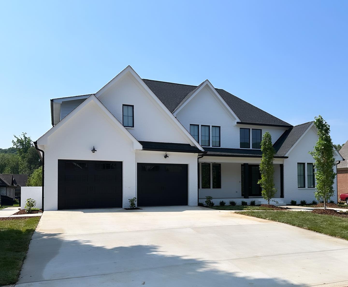 This home turned out so beautifully right down to the stunning landscaping. 🏡 #jontotherowconstruction #customhome #customhomebuilding #customhomebuilder #whitebrick #landscaping #uniquelandscaping
