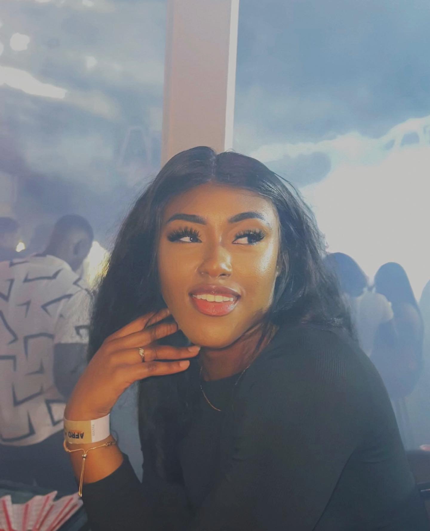 💃🏽🖤🥂✌🏽✨