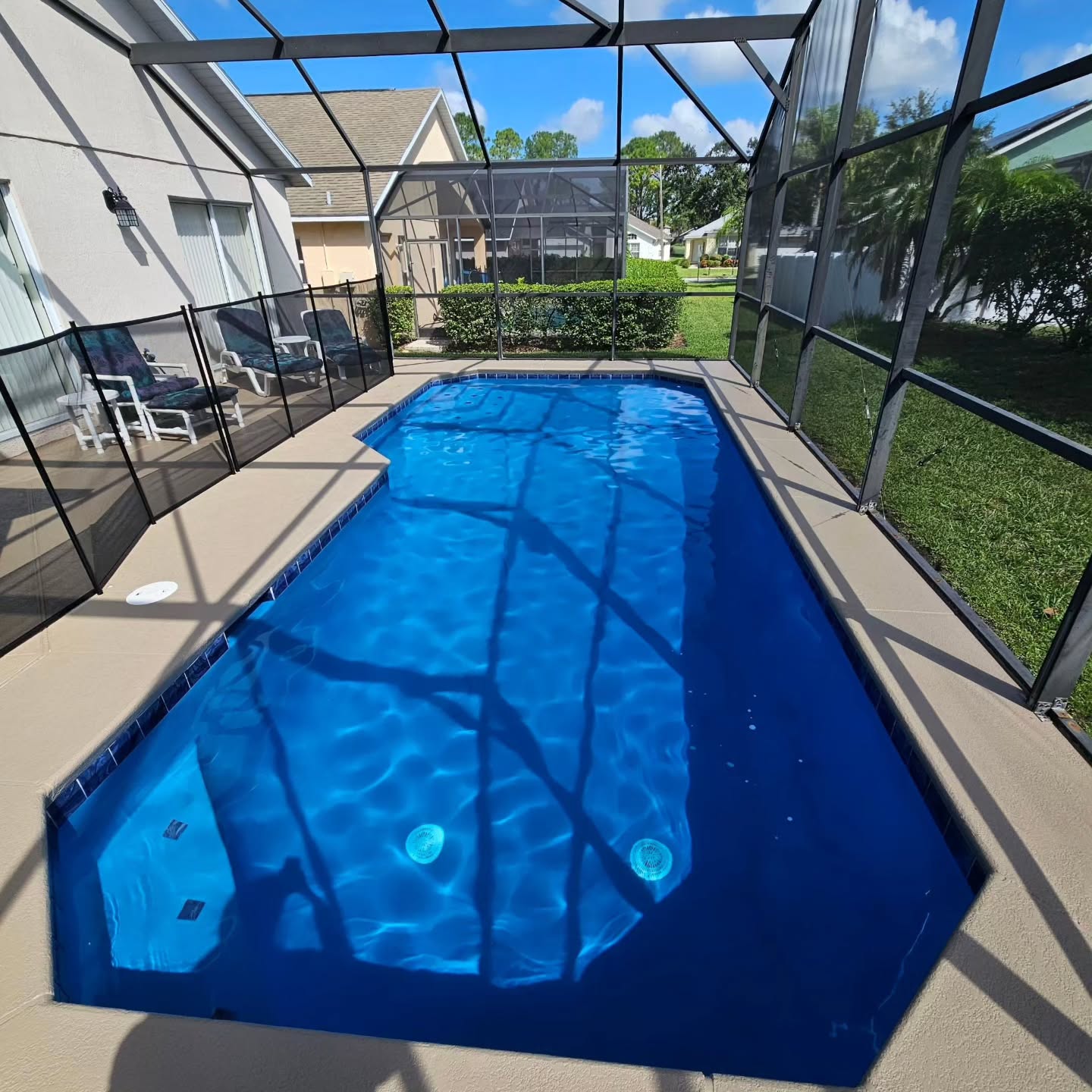 After & Before on this Haines City home's resurface and tile. Using PMM Marquis Azure and Key West Catamaran Tile.