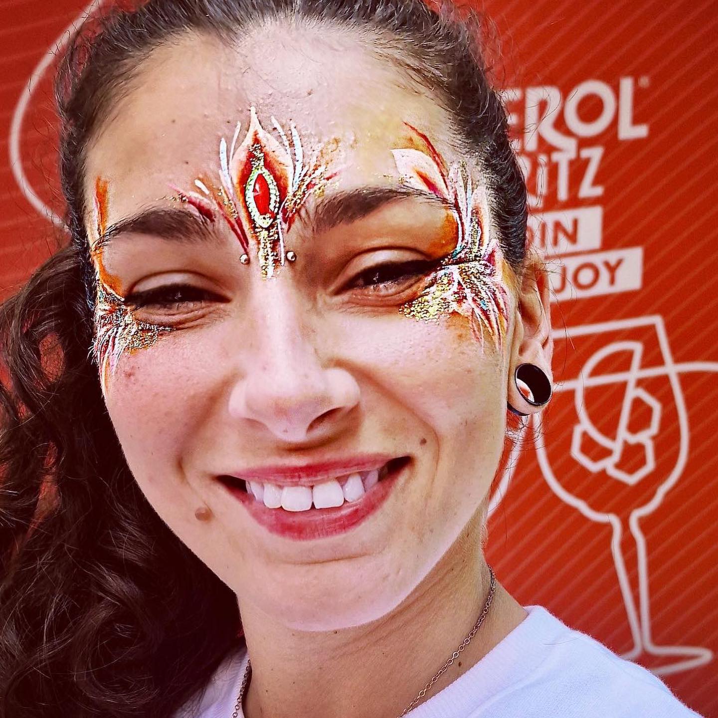 {•APEROL-KENDAL CALLING•}
Memories of our orange-hued summer journey with Aperol Spritz! ☀
Our glitter artists added colour and sparkle to all who came to the @aperolspritzuk booth at the @kendalcalling Festival in the breathtaking Lake District
✨ ✨ ✨ ✨ ✨ ✨
#AperolSummer #KendalCalling #GlitterArtists #brandactivation #activationevents #evententertaiment #corporateevententertainment #corporateevents #festivalmakeup #glitterartist #adultfacepainting #aperolspritz #aperolaperidisco
