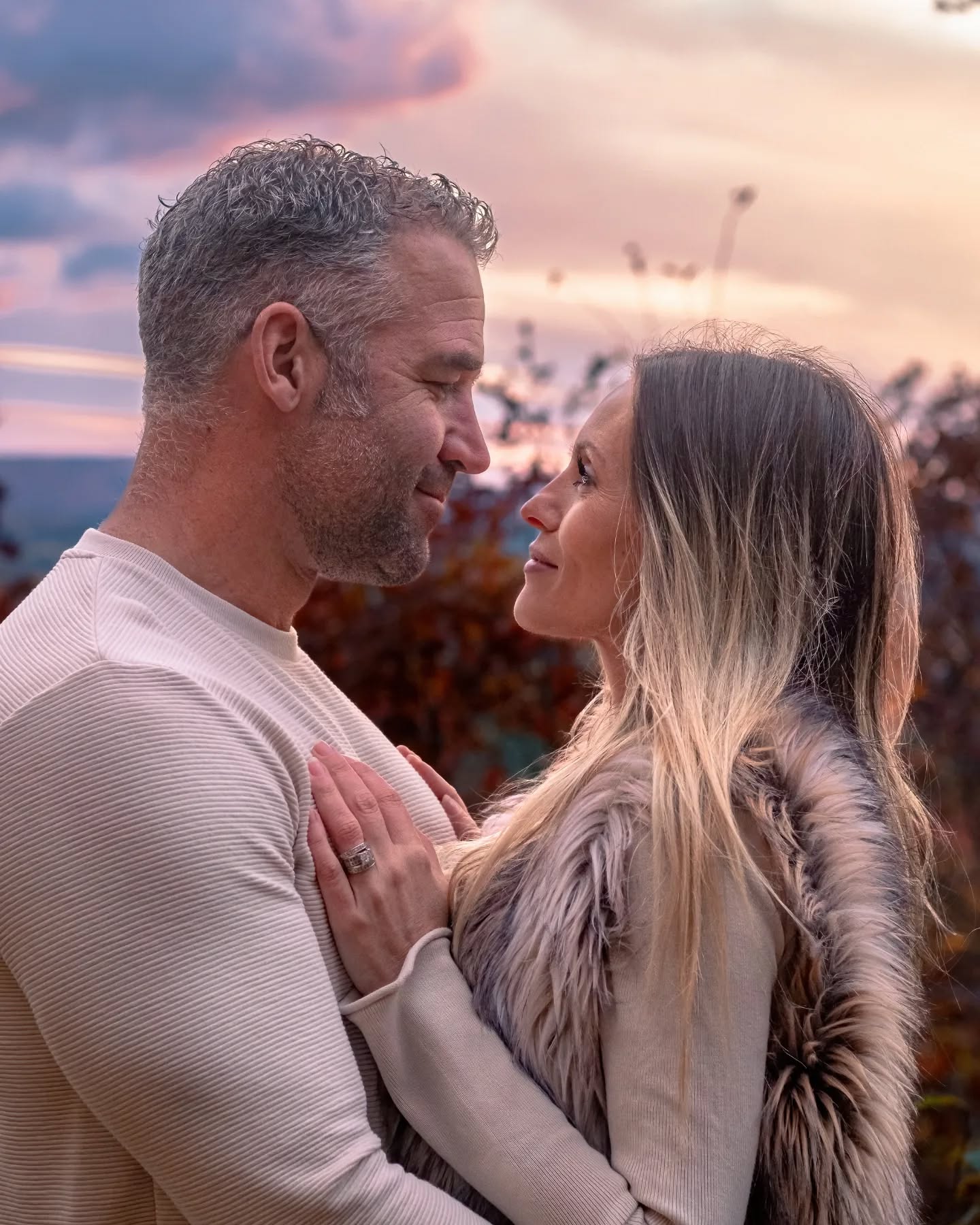 Great fall couple session in the woods. 🍁🍂
With a gorgeous sunset 😁🥰
-----------------------------------------------
Superbe séance automnale de couple dans la forêt. 🍁🍂
Avec un magnifique couché de soleil 😁🥰. Que demander de mieux?
.
.
#falliscoming #sunsetphotography #couple #couplesgoalsmotivation #familyphotos #couples #coupleofinstagram #ilovefall #autumnvibes🍁 #autumncolors #photographylovers #ottawaphoto #ottawafall #gatineauottawa #autumnleaves #gatineaupark #autumniscoming #fallvibes #autumnleaves #fallcolors #autumn🍁 #autumnphotography #ottawathanksgiving #thanksgiving autumn