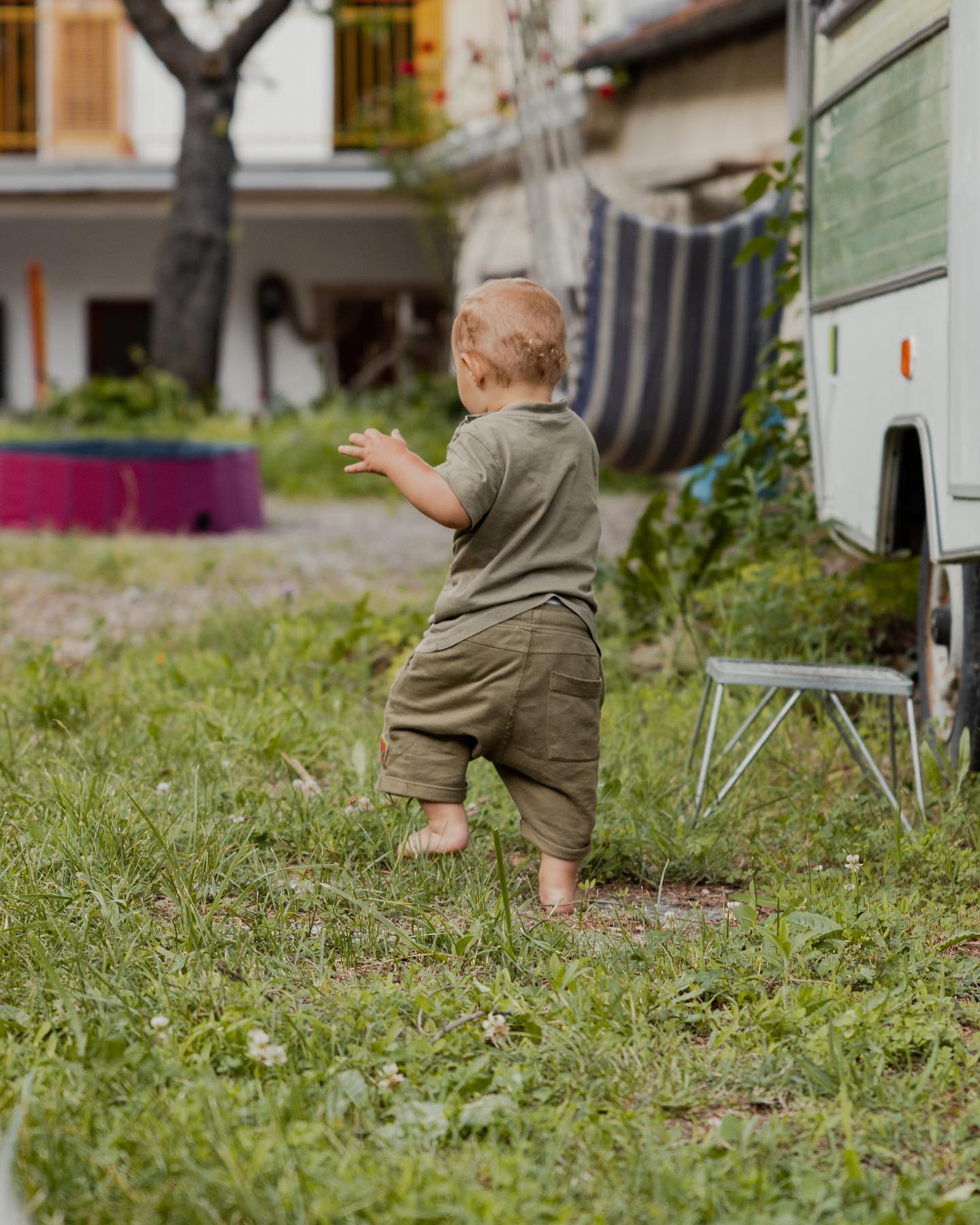 *gotta go, bye*
two weeks and then we are gone. these last days are packed with admin work, packing up our stuff, and spending time with our family.
we still haven‘t booked our first accommodation yet, but we are hoping to pitch some rentals in exchange for content. we will keep you updated on how this works out hihi.
we are both so curious about what our future life and day-to-day rituals will look like.
also, we are trying to figure out what kind of content and learnings we want to provide for you.