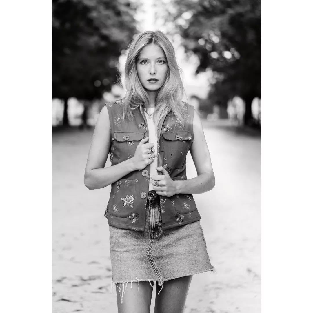 Octavie in Paris
@octalife_
@antikbatik_paris
.
.
.
#parisienne #parisiennestyle #paris #jardinduluxembourg #seancephotoparis #photographeparis #modeleparis #modelephoto #shooting #portrait