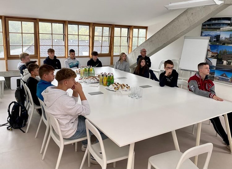 Herzlich Willkommen, Poly Großraming! Immer wieder sehr erfreulich, wenn sich junge Menschen für die Baubranche interessieren! 👍
#lehrlingsschmiede #lehreambau #steyr