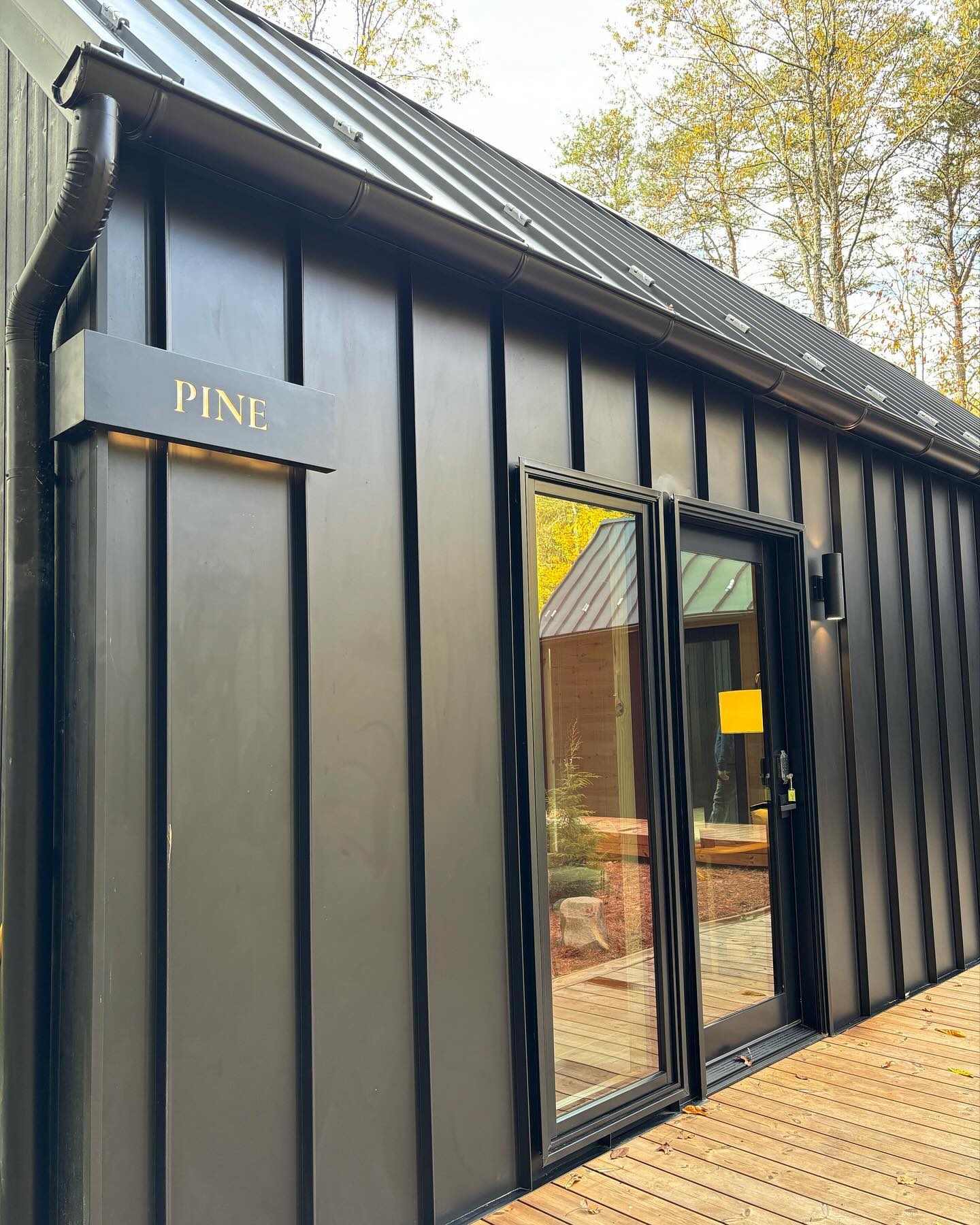 Finishing up our installation of furnishings @hugga_inthehills We loved outfitting Villa Prairie, but Villa Pine and Villa Creek are competing for our favorite. ❤️🍂 Stay tuned for Villa Rock! #hockinghills #luxuryvilla #authenticinteriors