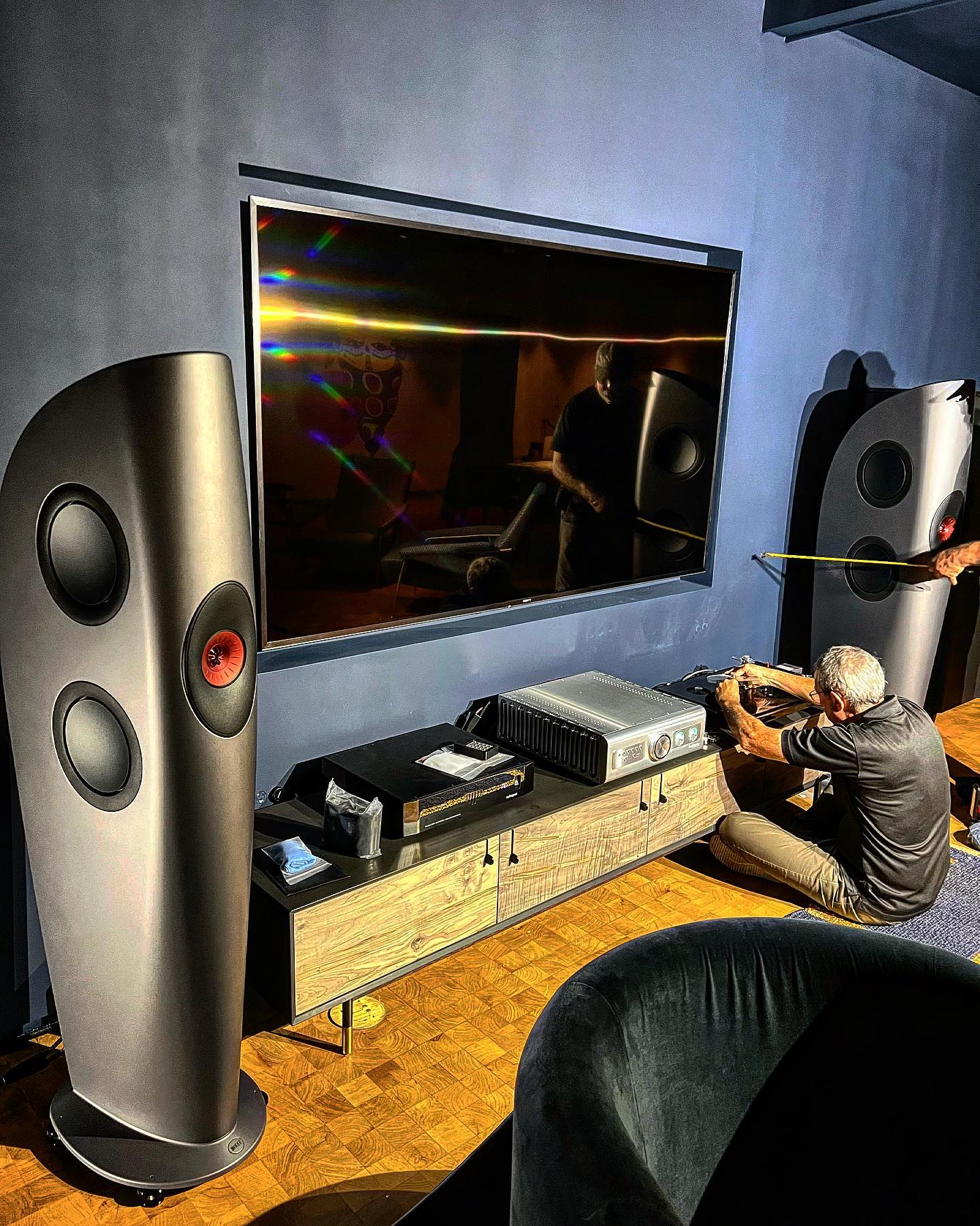 Fun little setup 🙌 KEF, D’Agostino and audioquest. -
-
-
-
-
-
-
-
#electronicconcepts #savant #hometheater #homeAutomation #hifi #audiovideo #bowersandwilkins #2channel #amps #speakers #meridian #anthem #audioquest #mcintosh #mcintoshlabs #vinyl #luxury #luxurysystems #savantsystems #stereo #hiresaudio #audiophile #lutron #luxurylifestyle #luxuryhomes #interiordesign #interiordesigner #htacertified #hometechsquad