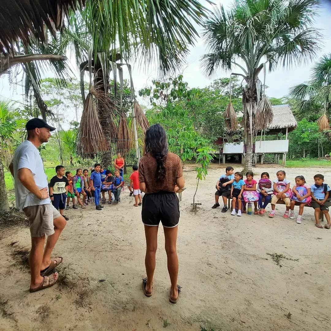 Alice y Lars con los niños de primero grado del colegio 17 de Lagunas
#Residenceartistique
#interventionpedagogique
#Lagunas #Altoamazonas
