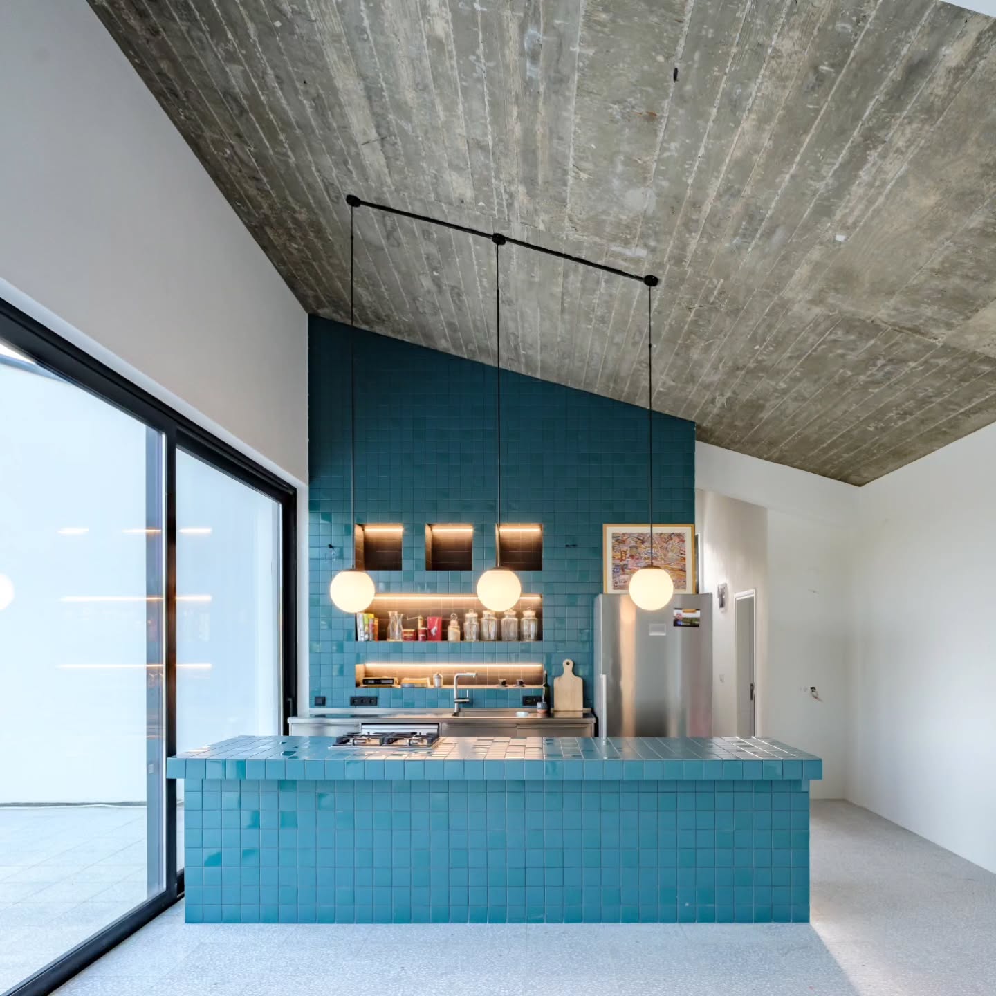 Four years ago, we completed the design phase for two houses—one for Elif and the other for her mother, Nilufer. The vision was to create homes that respected the surrounding trees while connecting their terraces. Nilufer, with fond memories of their old two-level house, desired a similar typology, while Elif envisioned a single-floor dwelling with high ceilings. Although our initial design connected the two levels, practical constraints made it challenging to realize. Over the course of four years, Elif @inceelif alongside my partner Senem Akcay @margosmus @tamirhanemimarlik , dedicated immense effort to bring this vision to life. Today, it is a privilege to share our first architectural project. Special thanks to @orhankolukisa for capturing stunning images of the final result.