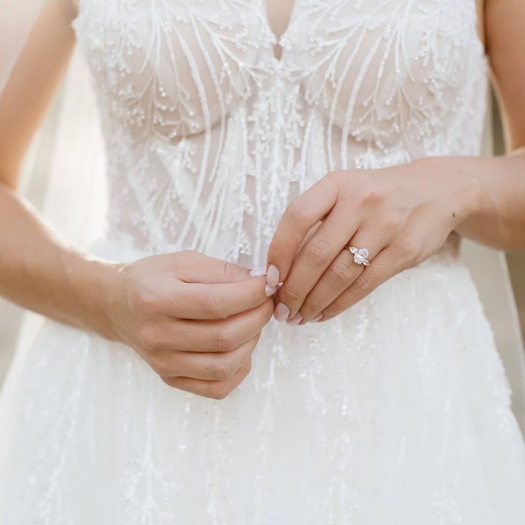 Le mariage de N&R cloture la belle saison 2023 du Domaine de Valbonne. Nous avons été gâté de recevoir ce si joli couple et leurs invités tellement adorables pour le dernier mariage. Cela nous booste et donne un vrai sens à l'aventure que nous construisons ensemble. Voir ces pierres du XVIe siècle s'imbiber d'autant d'amour est une réjouissance au quotidien. M.E.R.C.I ❤️
The N&R wedding closes the beautiful 2023 season at Domaine de Valbonne. We were spoiled to welcome this lovely couple and their adorable guests for this latest wedding. This boosts us and gives a real meaning to the adventure we are building together. Seeing these 16th century stones soaked in so much love is a joy every day. T.H.A.N.K Y.O.U ❤️
📷 @marinaboussinphoto
Wedding planer @festidays_planner
Lieu @domainedevalbonne
Traiteur @lacuisinededelph
Déco florale @june_et_java
Mise en beauté @unbrindaudace @clarabeauty_mtp
Vidéaste @karma.stories.wedding
DJ @33tours.dj
Brunch @crepebuissonniere_event_brunch
#weddingprovence #couplegoal #southoffrance #lieudexception #weddingphotographer #instawedding #lieudexception #domainedevalbonne #provencewedding #outdoorwedding #olivier #olivetree #mariage dautomne #autumnwedding #occitanie #gard #saintpauletdecaisson #provenceoccitane #mclaren #mclarenauto