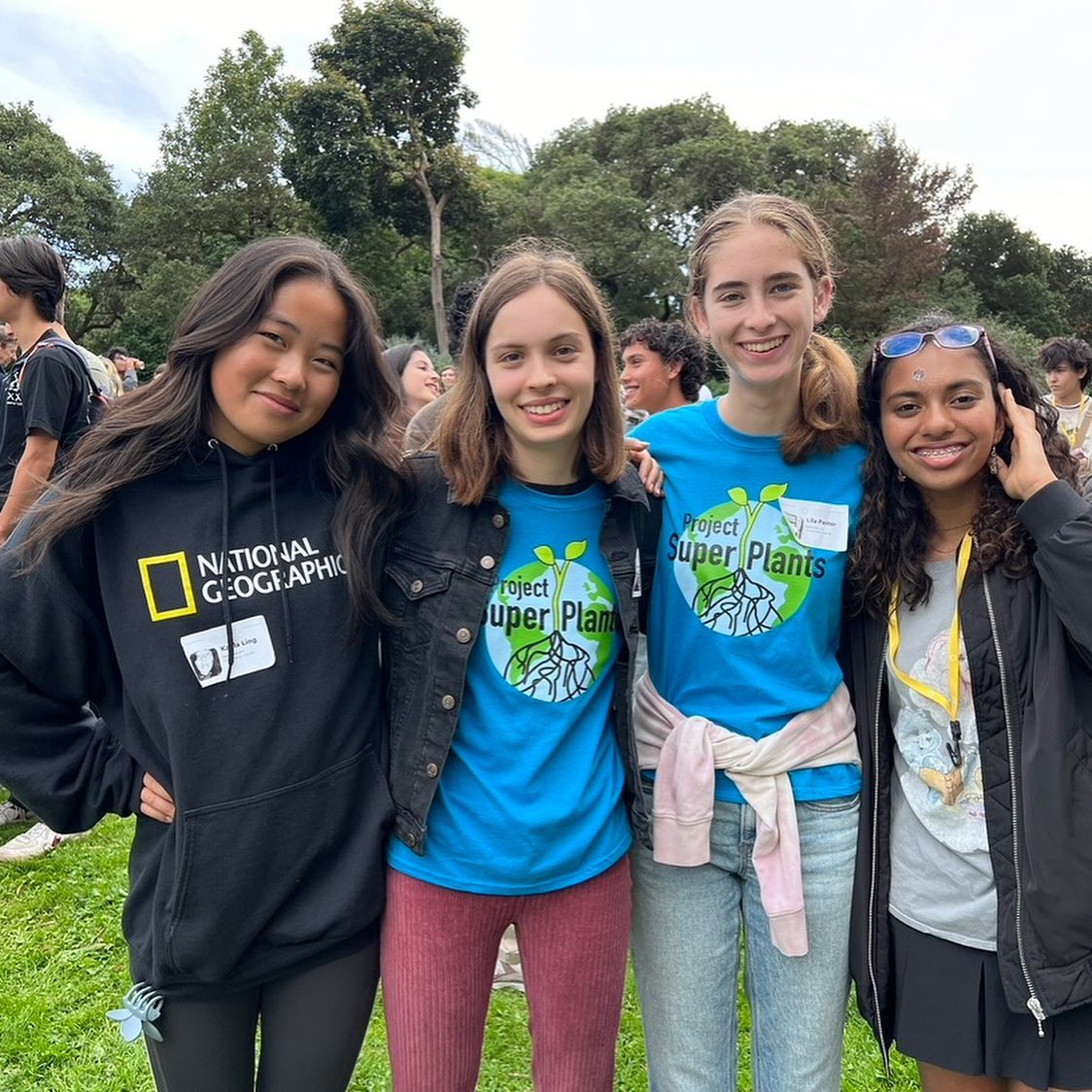 The team had so much fun attending and tabling at the Bay Area Youth Climate Summit with @bayareaycs last weekend!
Incredible keynote from @mollykawahata about reframing the climate crisis with hope and workshops ranging from the intersection of climate change and mental health to upcycling jeans. So inspiring to be surrounded by hundreds of other high schoolers with a common energy and passion for fighting climate change!