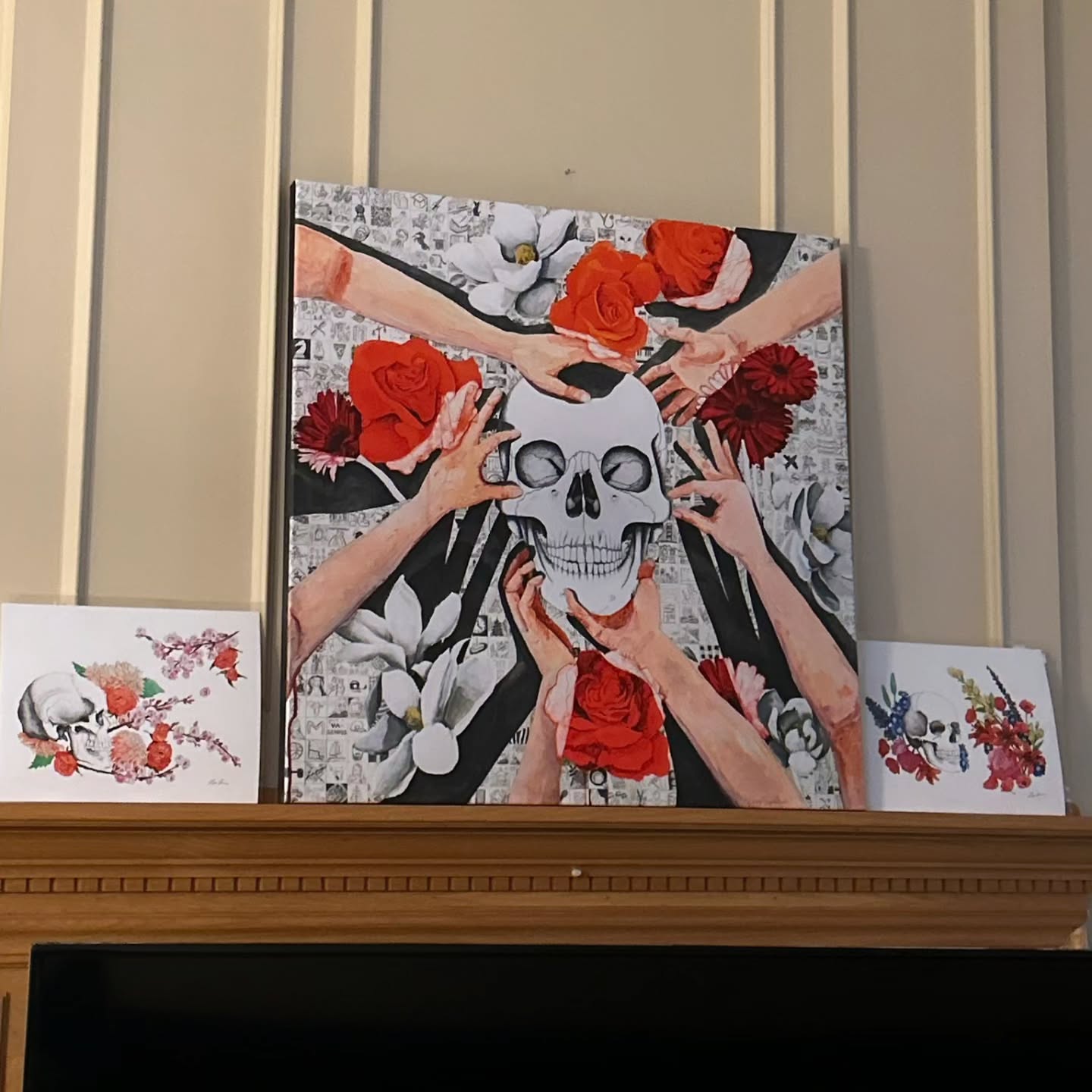 Art delivery day! Dan is sooo happy with his new art for his home, and I'm obsessed with this set! "Concentration" is a great centerpiece with so many details and talking points. 30x20 canvas print with black edges - paper and canvas available in store at Laineswanson.com ⬅️
#intuitiveart #centerpiece #artfocus #concentration #artoncanvas #canvasprints #printsforsale #newartwork #conversationstarters #walldecor #homedecor #anatomydrawing #anatomyartist #laineswansonart #arttherapy #skullart #humanskull #botanicalart #arttransformation