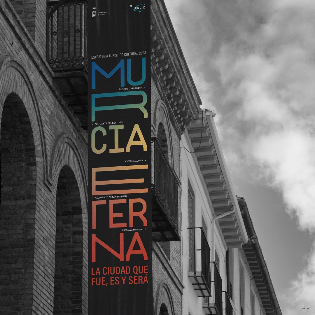 Diseños para la campaña de ‘Murcia Eterna’ que hicimos el año pasado para el Ayuntamiento de Murcia. ✨
Proyecto desarrollado en @germinalbrandonlove
Copies de Daniel Méndez @librosdeantiayuda
Motion de Antonio Sánchez @antoniosrrr
Programación por Carlos García
.
.
#graphicdesign #campañapublicitaria #publicidad #campaign #campaigndesign #visualidentity #posterdesign #webdesign #designinspiration
#brandingstudio #designproject