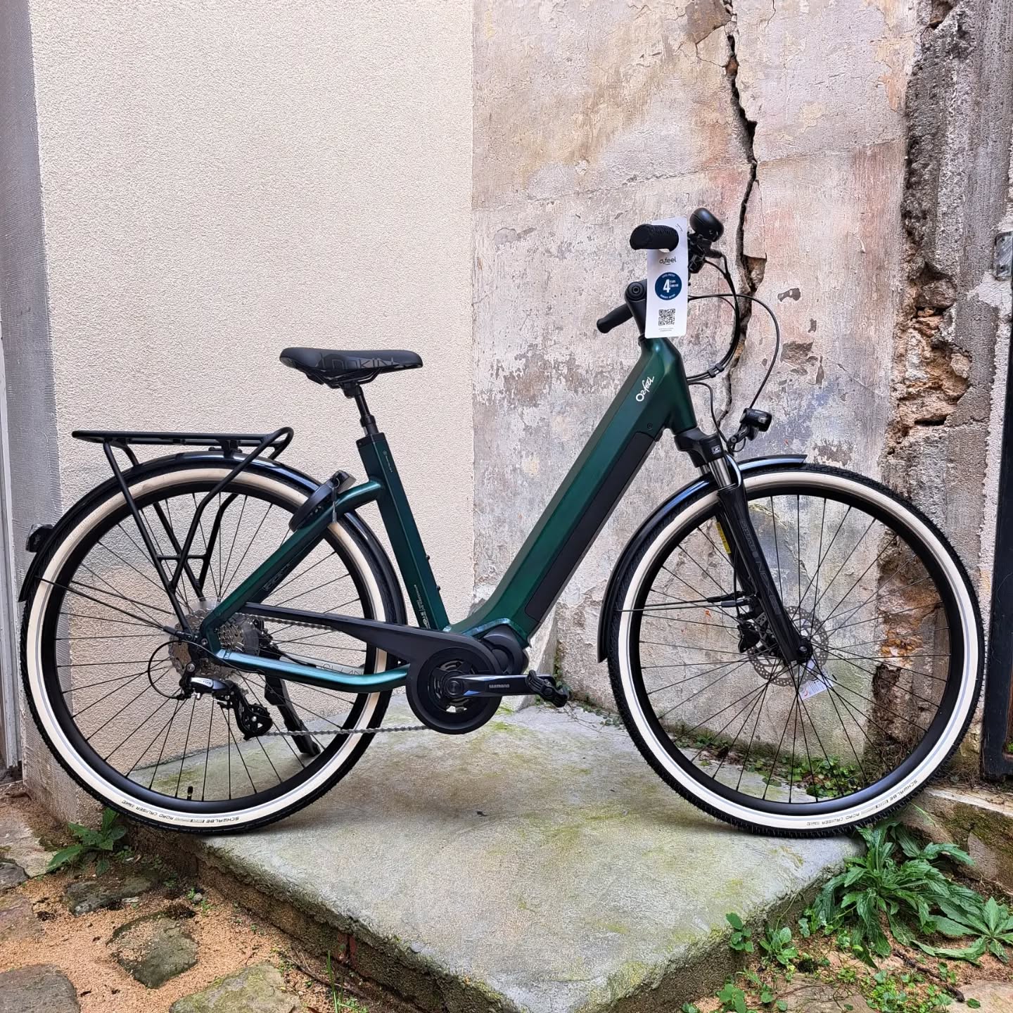 Nouveau coloris "Vert Elisabeth" pour le iSwan 5.1 de la marque française @o2feel.ebikes 🟢
Une teinte noble pour un vélo qui le mérite ✨️
Disponible dans le cadre de l'offre "Bonus Days" proposée par la marque : --> Une remise tarifaire immédiate imbattable, pour de vrai 🤌
Venez prendre les informations au magasin !
#bonusdays #o2feelbikes #englishgreen #beautifullbike #ebike #iswan #urbancommuter #shimanosteps #bonneaffaire #remiseimmediate #pourmonvelo #verriereslebuisson