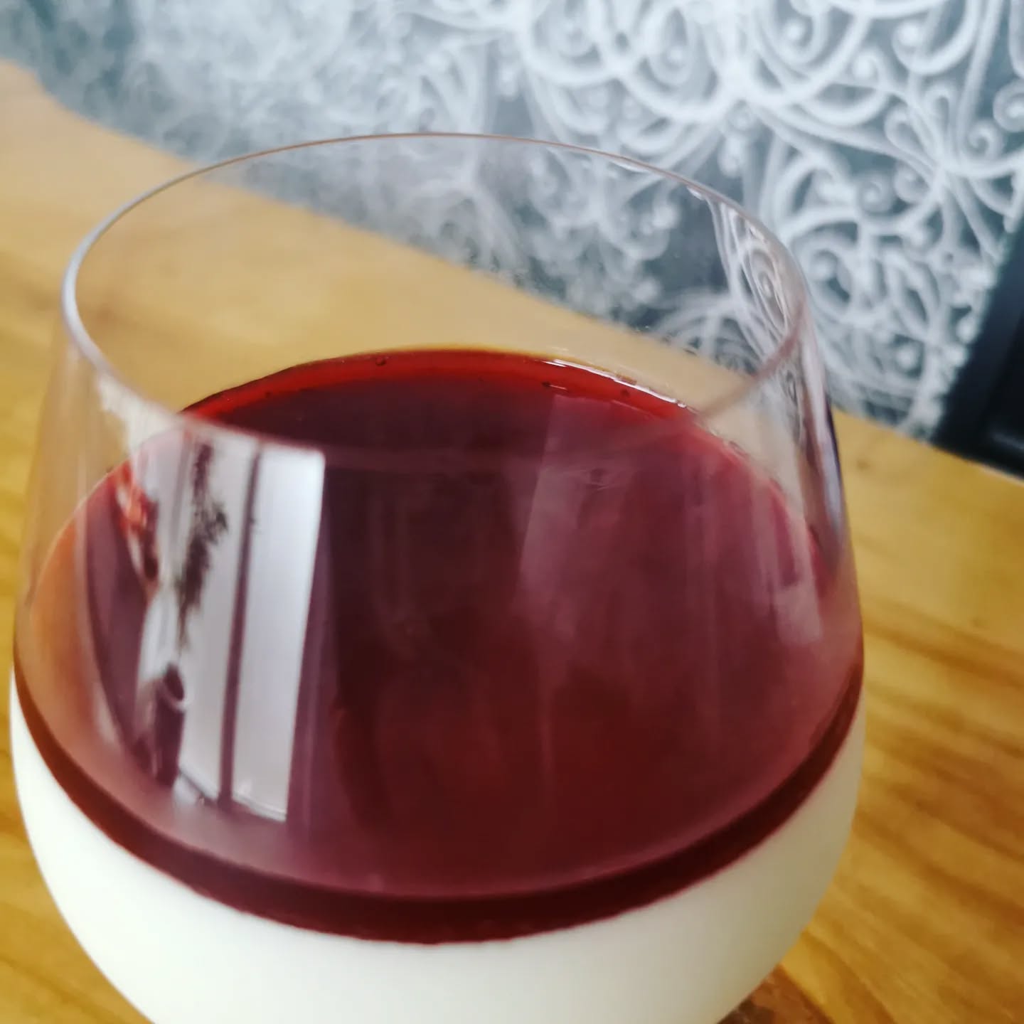 Für Wochenende etwas süßes selbst gemachte Panna cotta mit erdbeersosse oder Schokoladesosse.
Nur telefonisch bestellbar für 4.90€