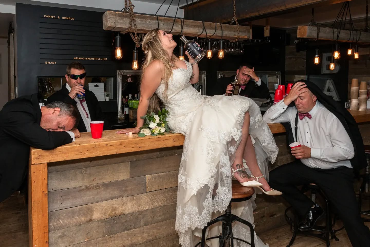 Weddings are a lot of fun, I love these moments, it helps relieve the pressure. And you, what is your favorite moment? 😁
_________________________
Un mariage c'est beaucoup de fun, j'adore ces moments, ça permet de relâcher la pression. Et vous, quel est votre moment préféré? 😁
.
.
#ottawa #entreprisequebecoise #weddingphotographer #weddingphoto #weddinginspiration #quebecenphotos #instawedding #faitauquebec #weddingphotography #funtimes #artistinresidence #airdistillerie #quebecicitte #mariagegatineau #mariages #ottawaevents #ottawaweddingphotographer #weddingdress #weddingday #havefun #weddingstyle #weddings