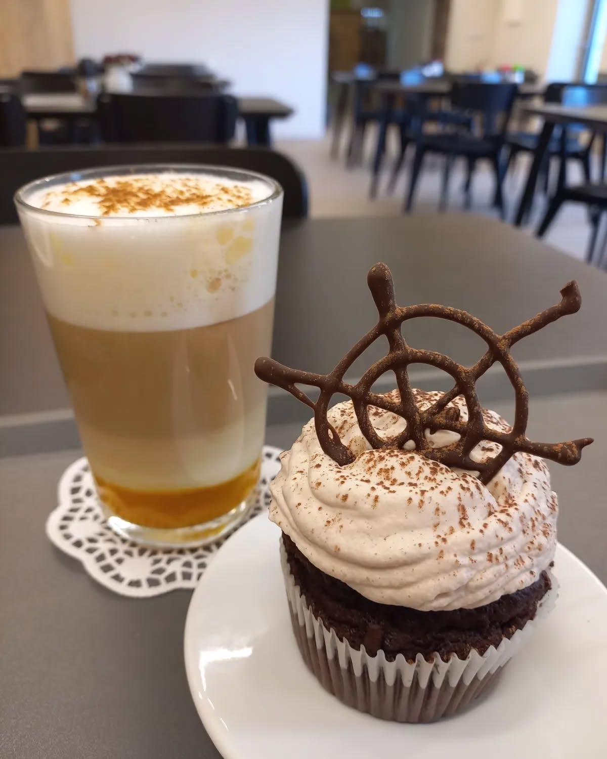 Hallowenské speciality! 🎃
Připravili jsme pro vás speciální nabídku - muffiny a pumpkin latte/cappucino. Vychutnat si je můžete dnes a zítra u nás, nebo vše rádi zabalíme s sebou.
#halloween #chocolate #muffins #pumpkinlatte #bistro #bistrovlastovka