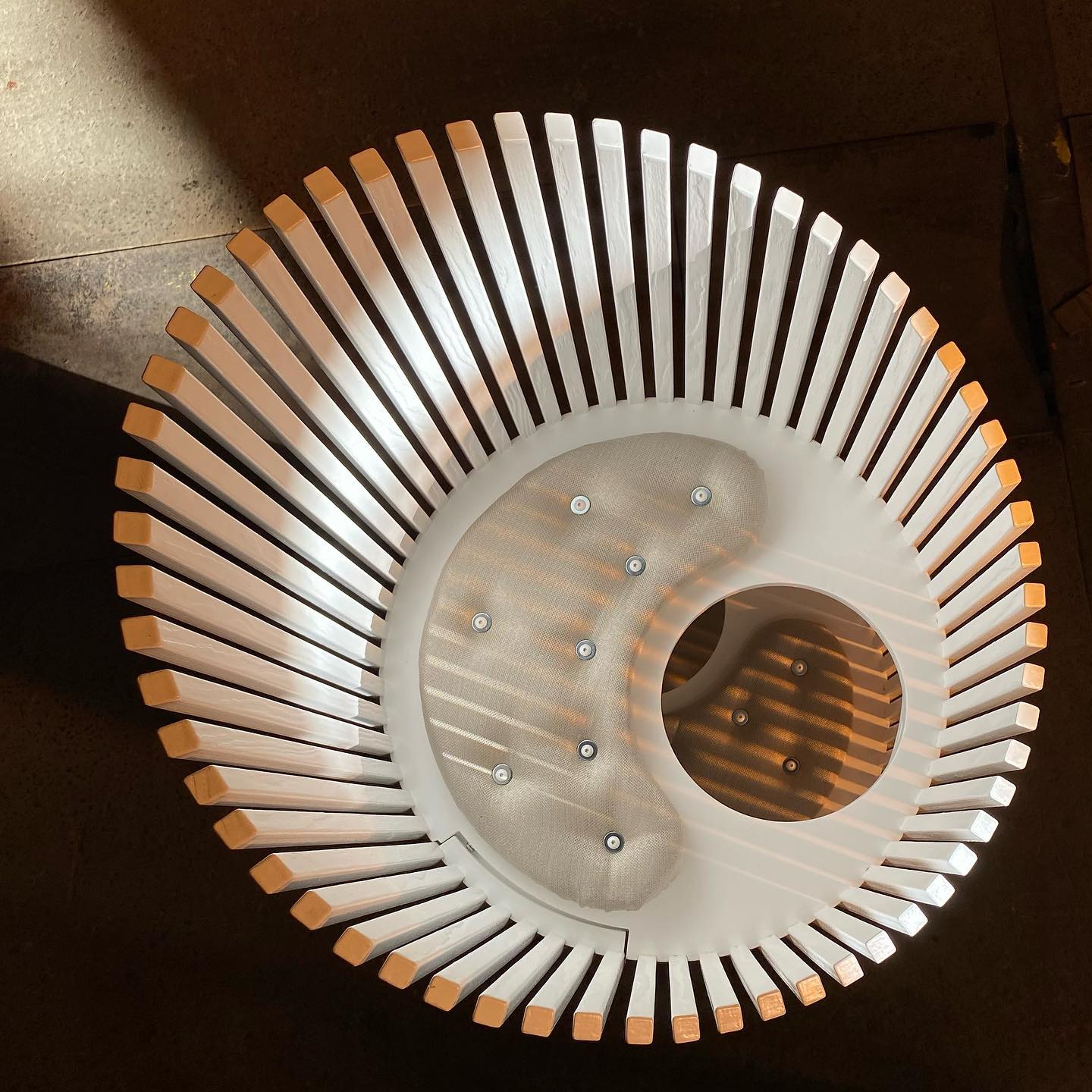 Here’s a first look at my newest cat tree model. Made in sandblasted FSC pinewood ply and finished with a very durable white laquer.
Totally customisable and handmade in Belgium.
Order yours now! 😼
#catshelter #design #makersgonnamake #furniture #spotintheshade #scratch #handmade #catfurniture #furnituredesign #custombuild #pine #prototype #scratchtree #detail #custom #model #cat #ecofriendly #retrofuture #cattree #modern #firstlook #customisable