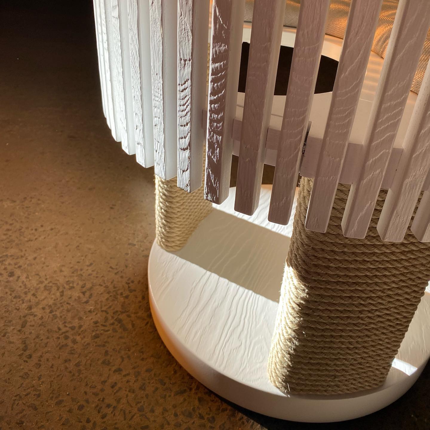 Here’s a first look at my newest cat tree model. Made in sandblasted FSC pinewood ply and finished with a very durable white laquer.
Totally customisable and handmade in Belgium.
Order yours now! 😼
#catshelter #design #makersgonnamake #furniture #spotintheshade #scratch #handmade #catfurniture #furnituredesign #custombuild #pine #prototype #scratchtree #detail #custom #model #cat #ecofriendly #retrofuture #cattree #modern #firstlook #customisable