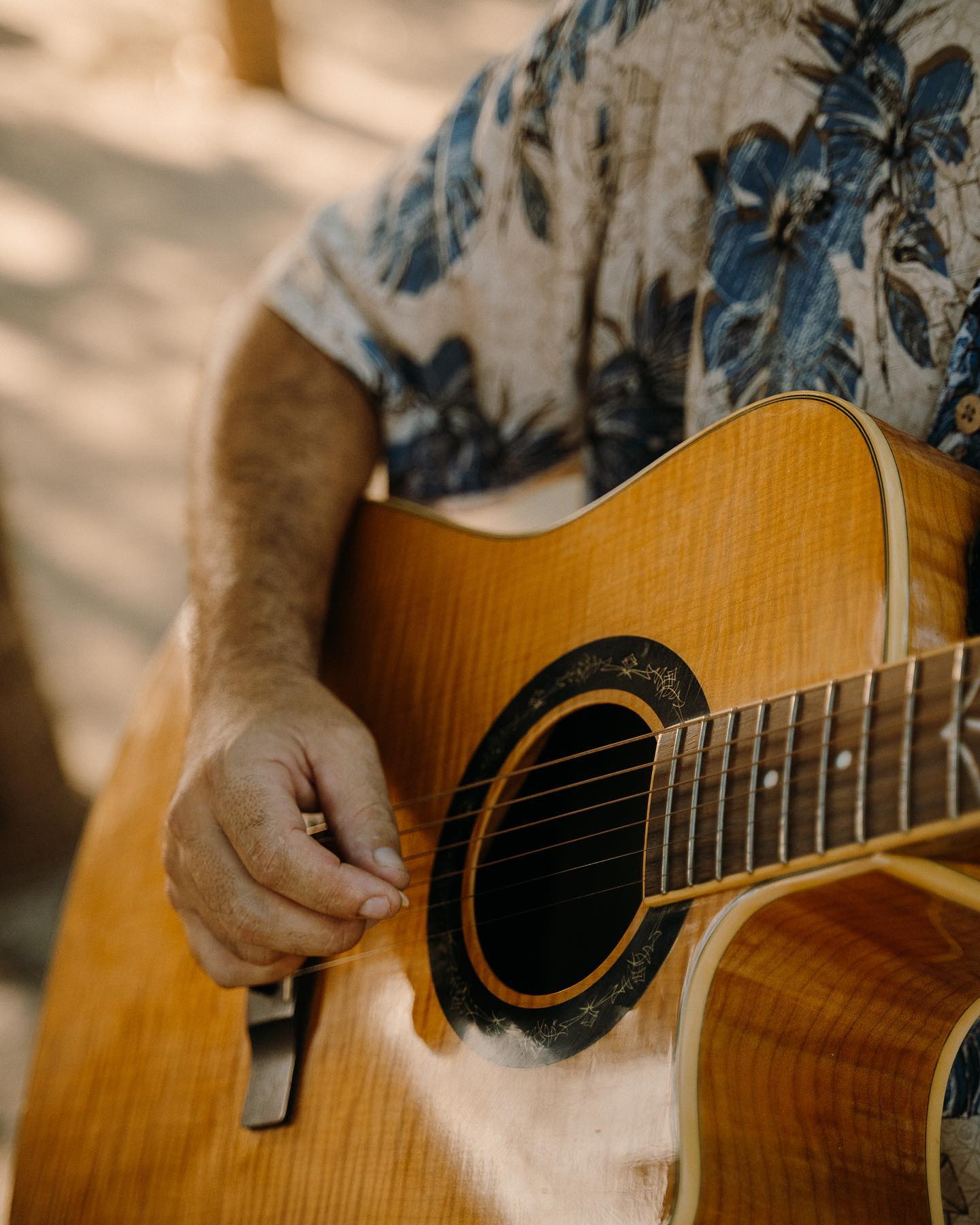 Two hearts, one melody - the perfect soundtrack for your special day. 🎤💕
Elevate your wedding ceremony with the magic of live music.