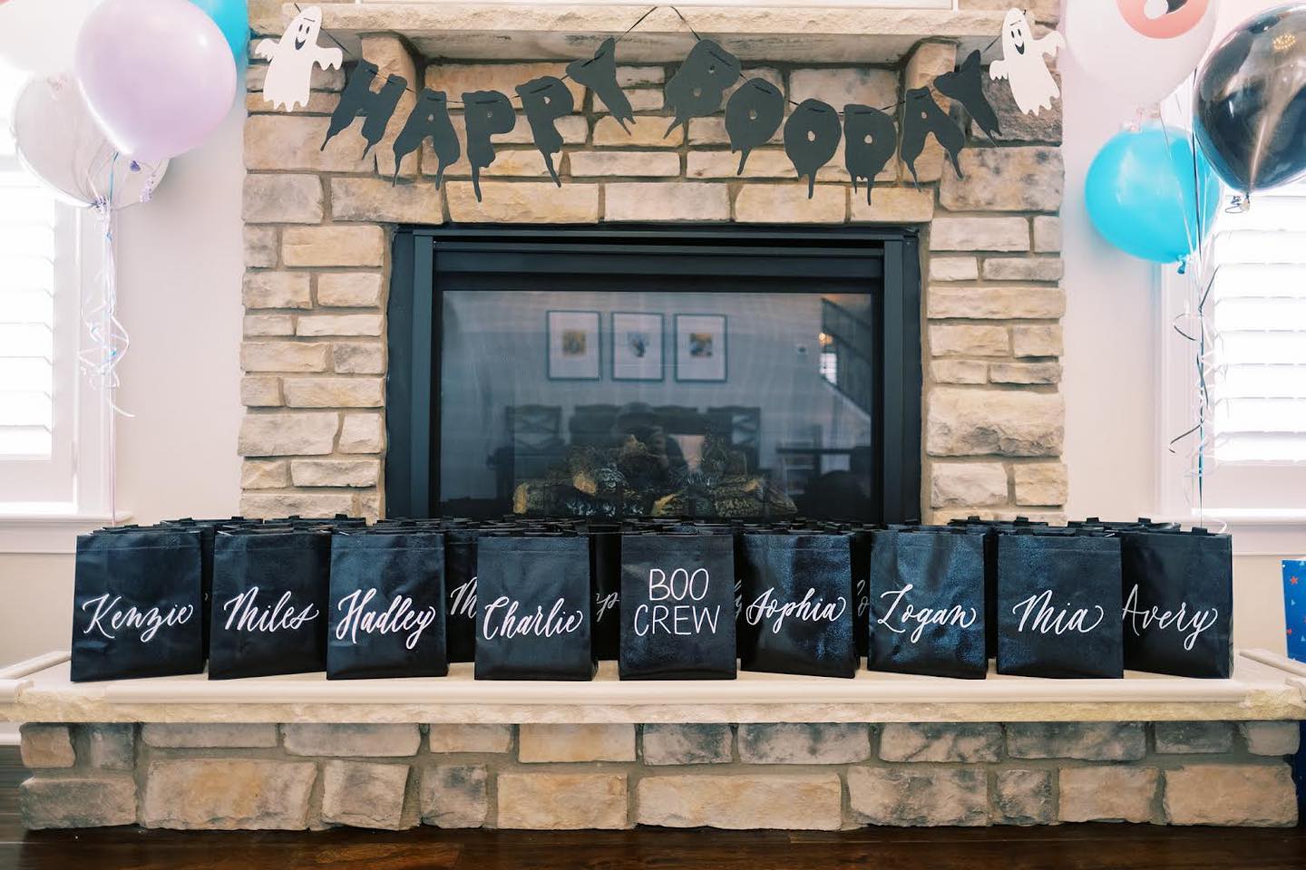 Happy Halloween to you and your Boo Crew! 🧡👻
#allicatcalligraphy #weddingcalligraphy #phillycalligrapher #southjerseycalligrapher #calligraphy #halloweenbag #halloweenbirthday #spookyseason