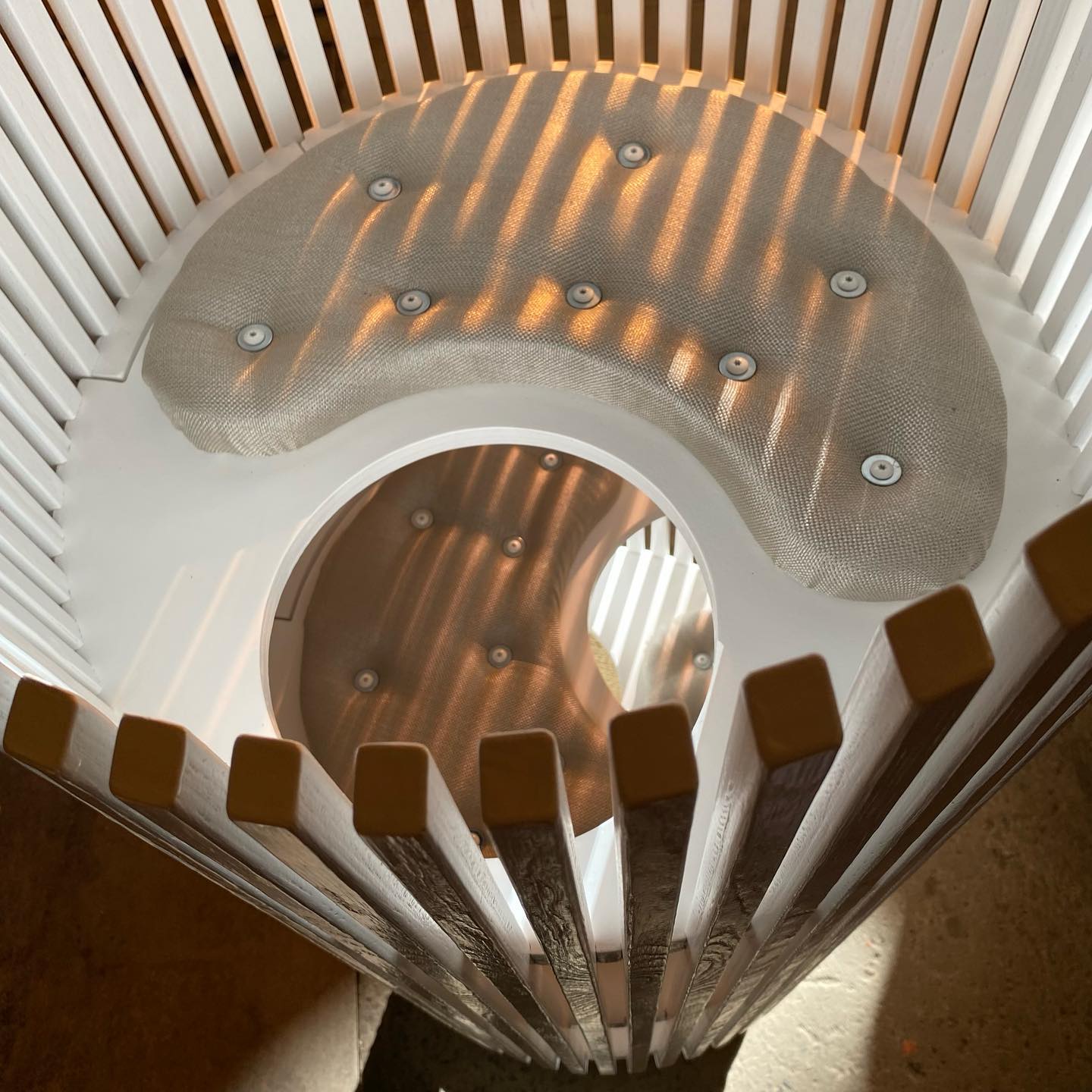 Here’s a first look at my newest cat tree model. Made in sandblasted FSC pinewood ply and finished with a very durable white laquer.
Totally customisable and handmade in Belgium.
Order yours now! 😼
#catshelter #design #makersgonnamake #furniture #spotintheshade #scratch #handmade #catfurniture #furnituredesign #custombuild #pine #prototype #scratchtree #detail #custom #model #cat #ecofriendly #retrofuture #cattree #modern #firstlook #customisable