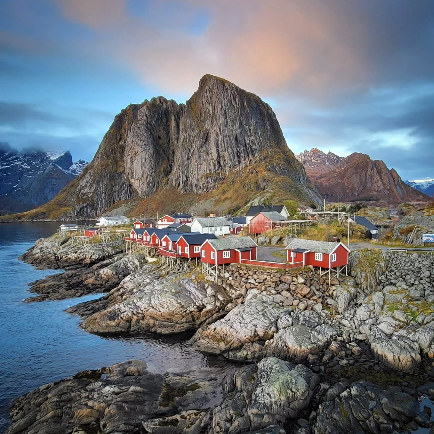 Lofoten 2023 - Norsk Houses are so beautiful
#lofoten #reinebringen #sakresøy #nusfjord #Å #norway #travel #north #adventure #lovenature #norskhuset #rednordishhouses