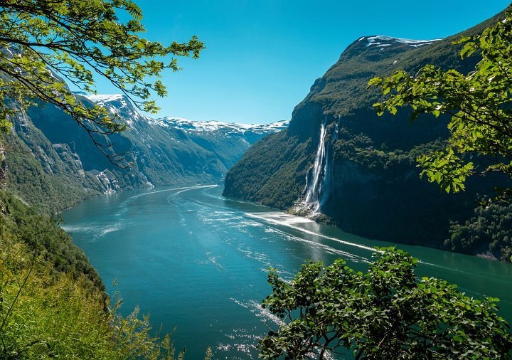📍TRAVEL TIPS: The Geirangerfjord and The North West
📸: Geirangerfjorden, Norway
The picturesque art nouveau town of Ålesund is an ideal starting point for a fjord adventure in the Northwest, situated in the northern part of Fjord Norway. This region attracts avowed outdoor buffs all year round. From Ålesund, you can travel by boat or bus to the UNESCO-listed Geirangerfjord, Norway’s most famous fjord, with the Seven Sisters and numerous other waterfalls that run down steep mountainsides.
The mountaineering capital of Åndalsnes is another ideal base here, as it is surrounded by legendary peaks (you can either hike or ride a gondola to the top), situated only a short distance from world-famous attractions like the Trollstigen mountain road and The Atlantic Road.
Åndalsnes is the endpoint of the Rauma Railway, named one of the world’s most beautiful train journeys. The Northwest is also home to the jazz town Molde with its legendary jazz festival, and the “clipfish capital”, Kristiansund.
#vanlife #vanlifestyle #luxurylifestyle #explorenorway #exploreoslo #campervan #camperlifestyle #campervans #oslo #norway #campingtrip #luxurycamping #getaround #getaroundnorway #northernlights #northernnorway #booking #opplevno #lofoten #campr #utno #visitnorway #visitoslo #visitlofoten