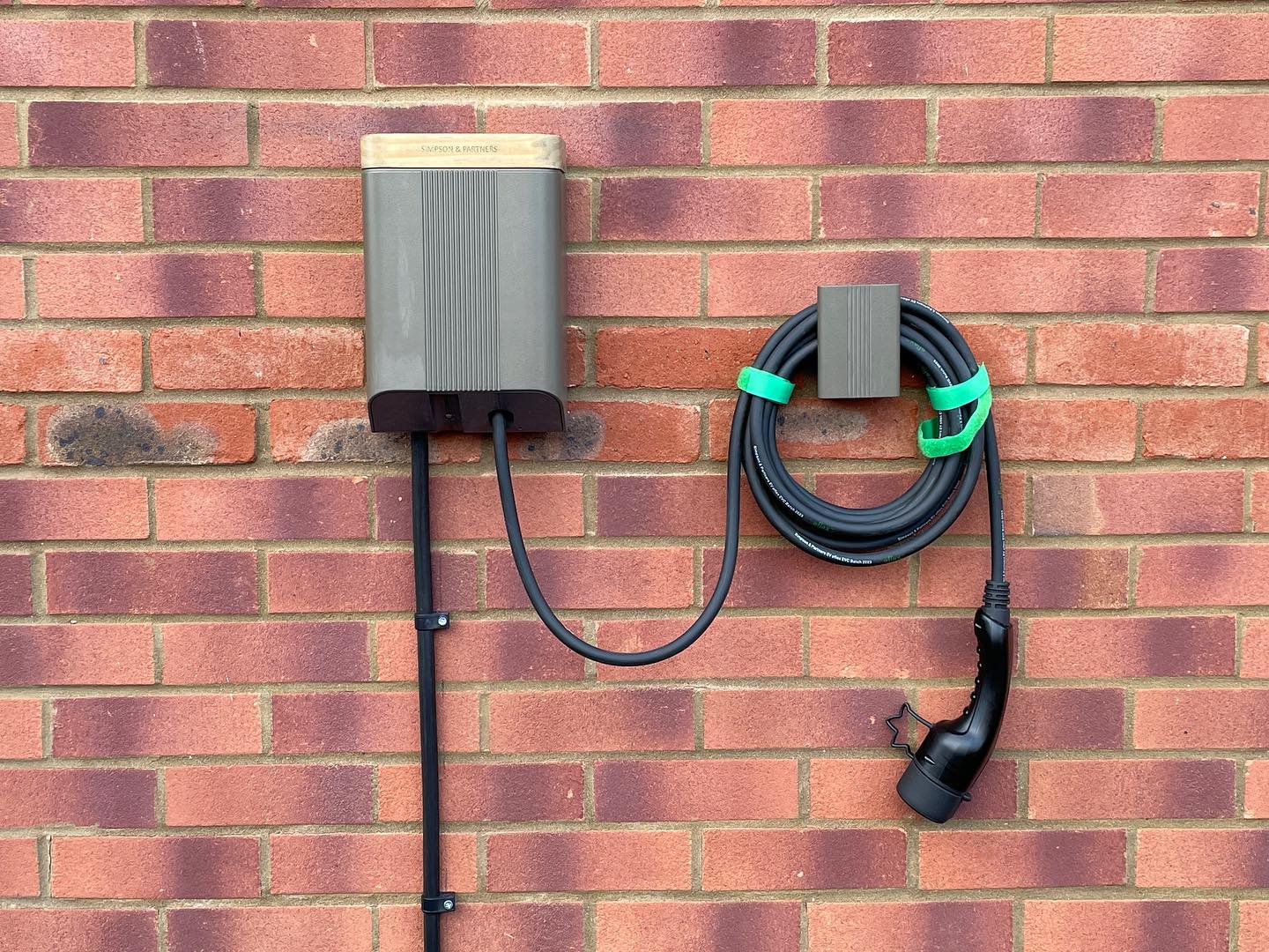 Moving into our new build house this weekend in #chippenham and installing a @simpson_and_partners #evcharger. Gives a whole new meaning to buying local as its made just up the road in #kemble. Looks stunning in all colour options but really like the champagne green.