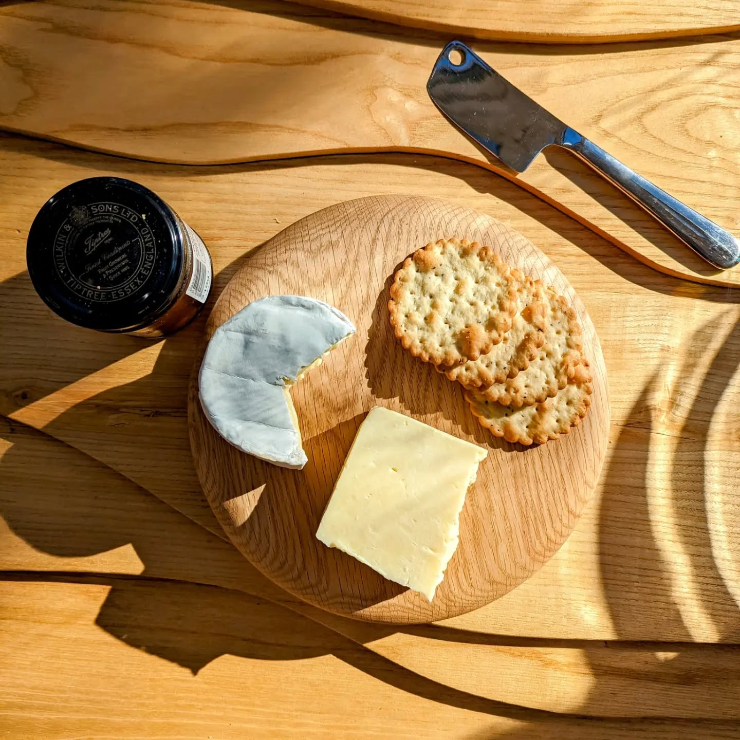 New Pebble cheeseboard 🧀 Adding some new products to the website ready for Christmas gifts! More this week 🤗
#saycheese #cheesenight #newproducts
.
.
.
.
#christmasgifts #handmadegifts #cheeseboard #nature #natureinspired #naturelovers #cheese #handmade #woodhomedecor #cheeseandcrackers #charcuterie #autumnvibes #instagood #autumntrends #wood #homedecor #woodproducts #woodgifts