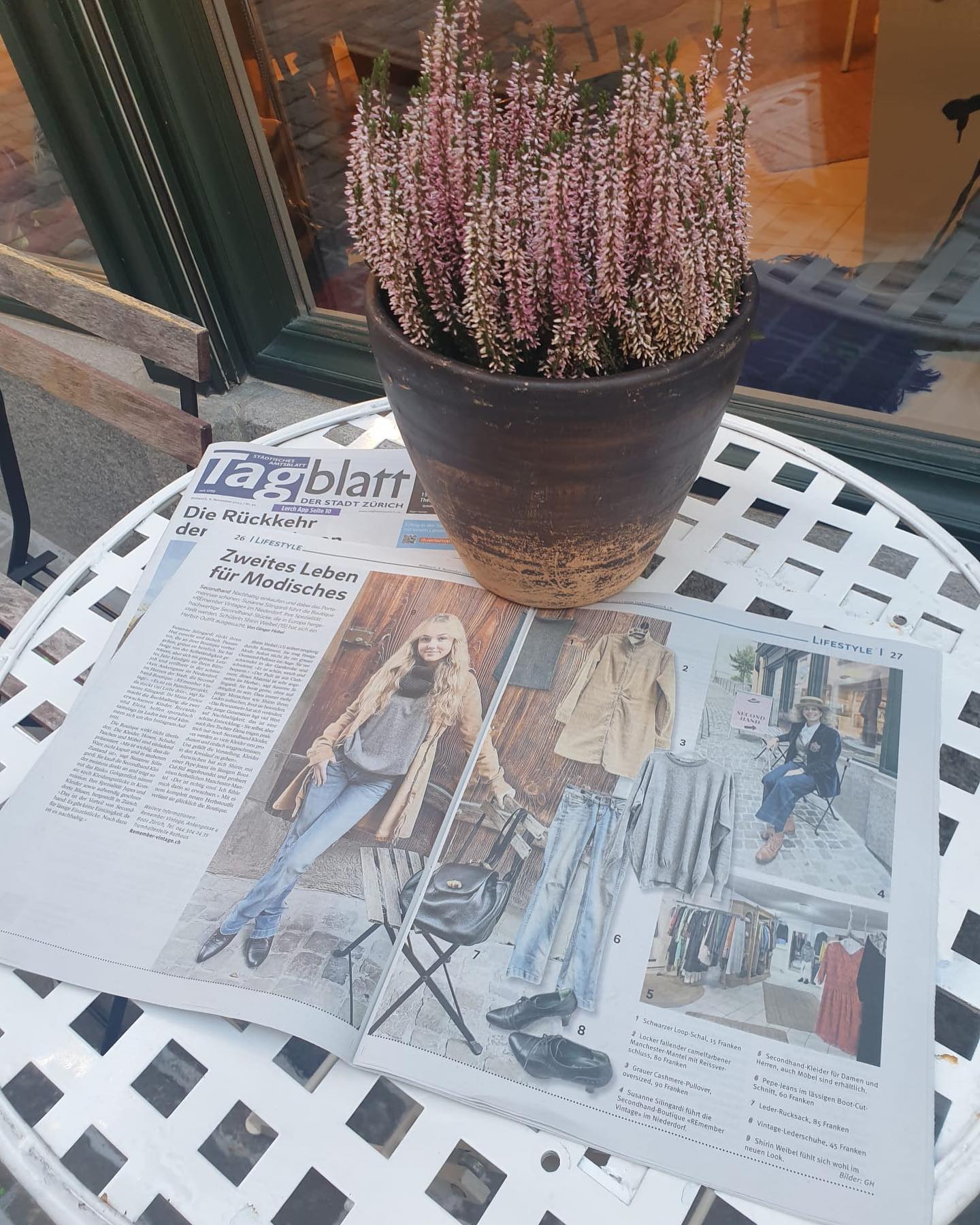 Wir sind überglücklich, dass wir gestern mit einem doppelseitigen Artikel im Zürcher Tagblatt geehrt worden sind 😍 Vielen Dank für das tolle Shooting mit Shirin 📸 Ganz viel Freude mit deinem neuen Herbstoutfit! 🍂🧥
Es freut uns auch unglaublich, dass eine ganze Seite der abwechslungsreichen Auswahl an Secondhand und Vintage Alternativen gewidmet wurde 💛
#vintage #secondhand #zurich #fotoshooting