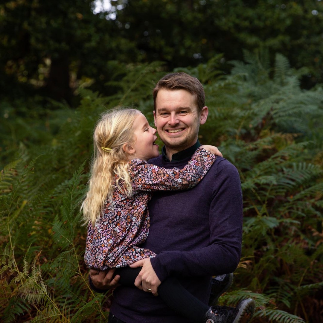 Daddy, daughter cuddles. I Iove capturing moments like this for families.
.
.
.
.
.
#sjrichardsonphotography #autumnshoot #familyphotographer #oxfordphotographer #familyphotoshoot