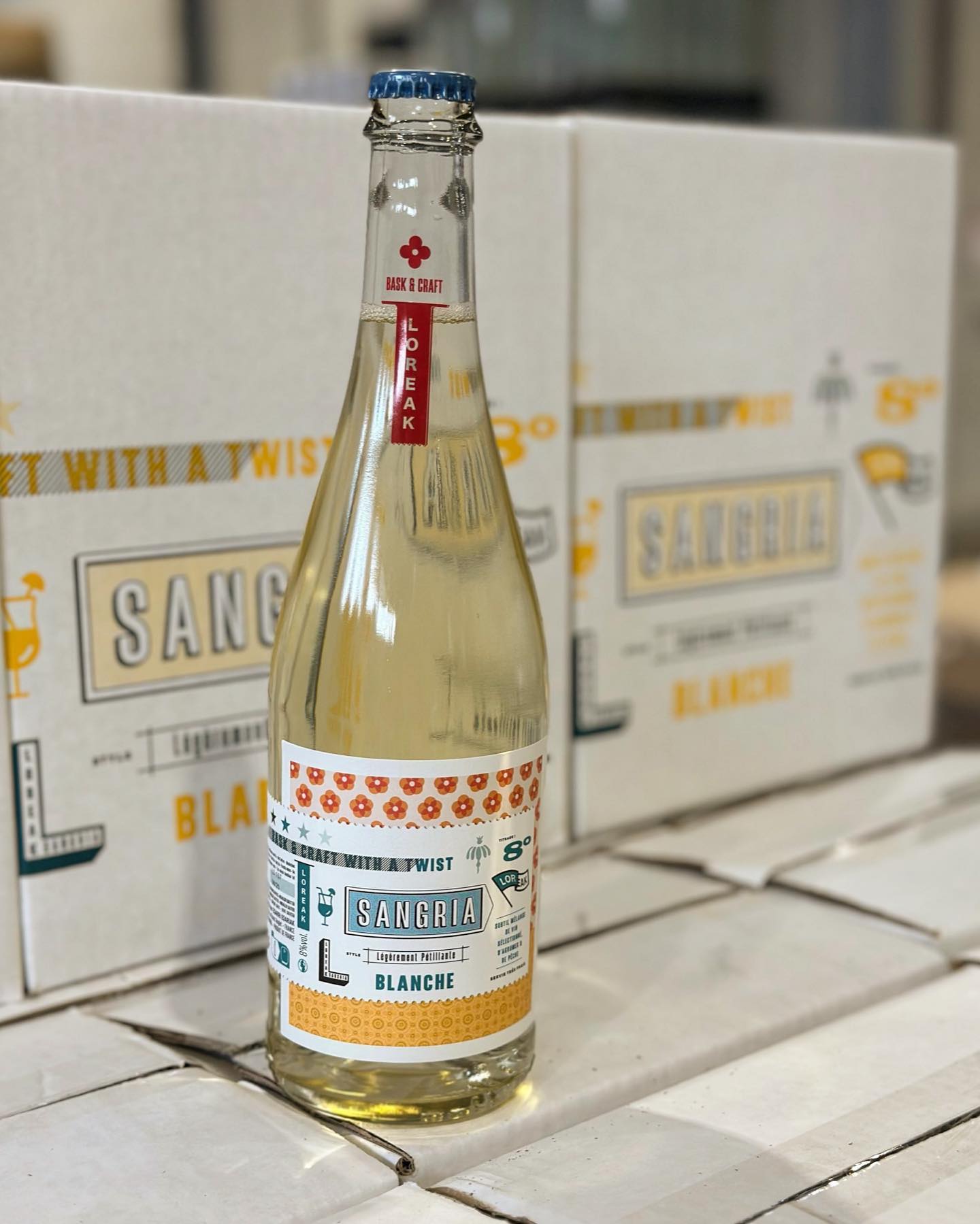 La Sangria blanche chouchoutée à la fabrique ☺️ ✨
LOREAK, les sangrias pétillantes du Pays Basque, produites artisanalement à Ayherre🍷🫧
#loreak #sangria #cocktail #artisanal #paysbasque