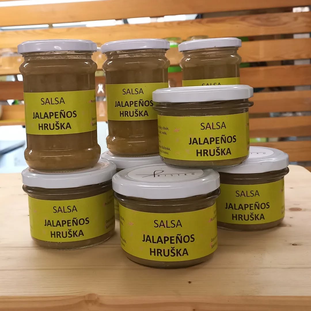 Z našich vypěstovaných jalapeños jsme pro vás připravili tuto salsu s hruškami. K prodeji je od zítra. 🌶🍐
#domaci #salsa #jalapeno #bistrovlastovka #bistro #klatovy