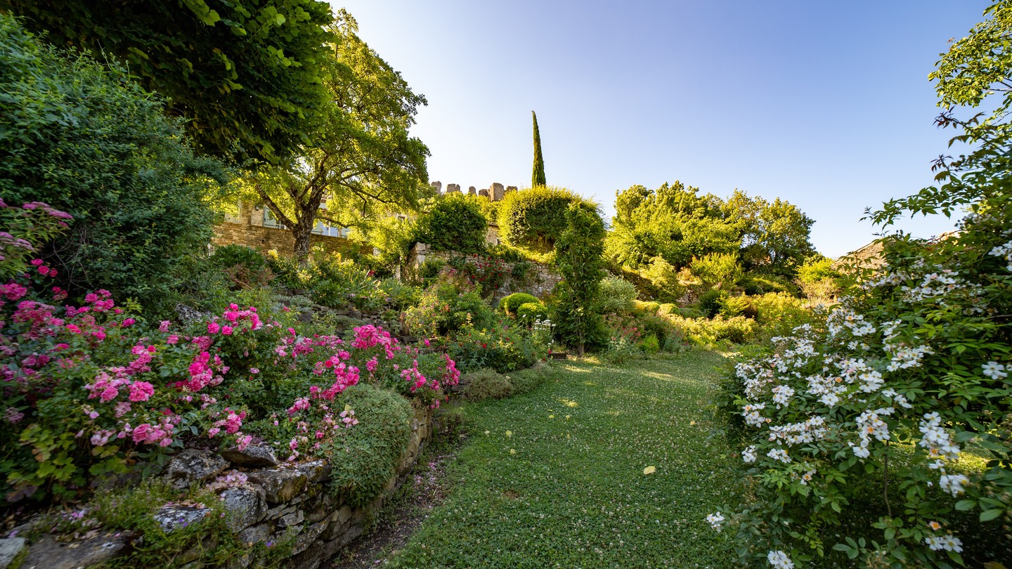 #paysagiste #paysagisme #concepteurpaysagiste #maisonetjardin #jardinmoderne #paysagemagnifique #naturelovers #naturephotography #jardin #exterieur #drôme #valléedeladrôme #aousteSurSye #crest #nature #creation #entretien