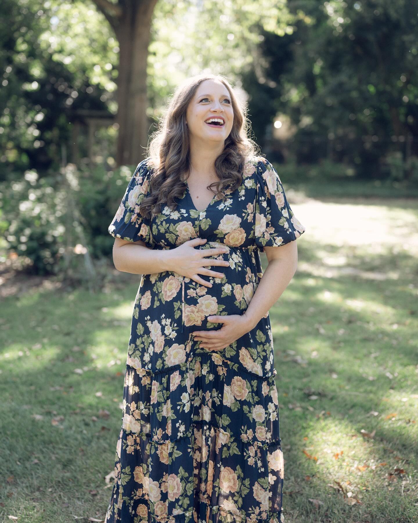 So excited for my bestie @maryhannahlynn to become a mom in just a few weeks! Everyone can’t wait to meet baby Alder 👶🏻🐣🥳. Here are a few 📸 from her maternity shoot we did recently.