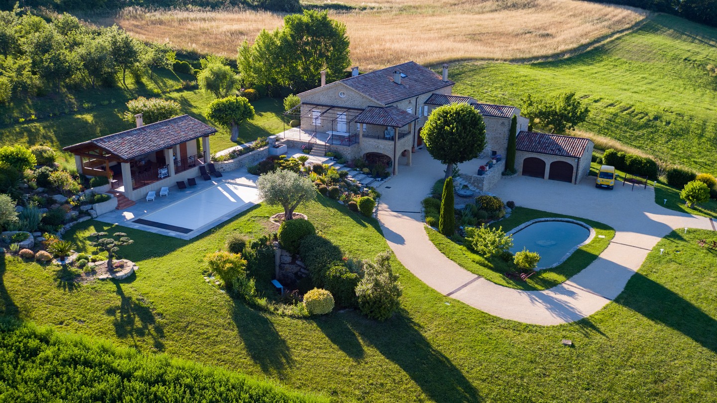 #paysagiste #paysagisme #concepteurpaysagiste #maisonetjardin #jardinmoderne #paysagemagnifique #naturelovers #naturephotography #jardin #exterieur #drôme #valléedeladrôme #aousteSurSye #crest #nature #creation #entretien