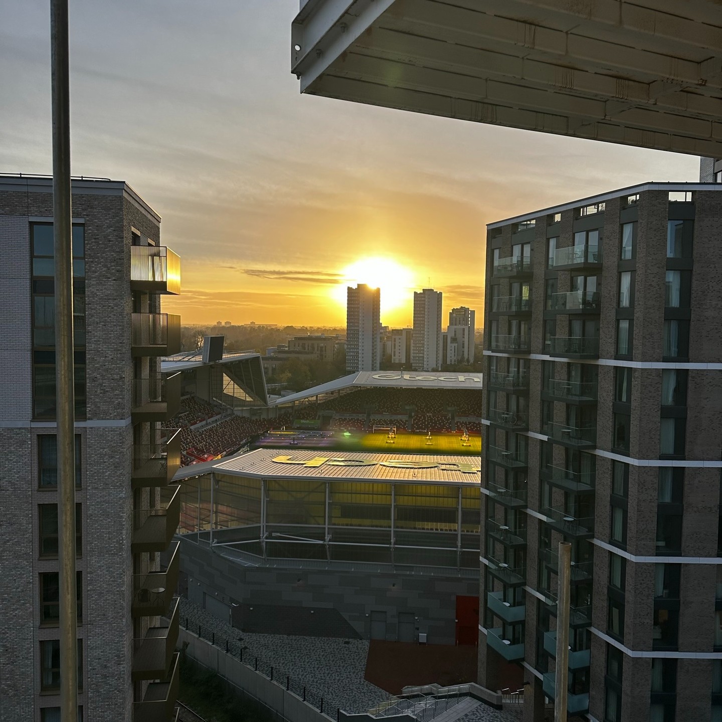 Beautiful view from the rooftop of Capital Interchange Way in Brentford, looking onto the Gtech Community stadium, Home to the @brentfordfc bees.