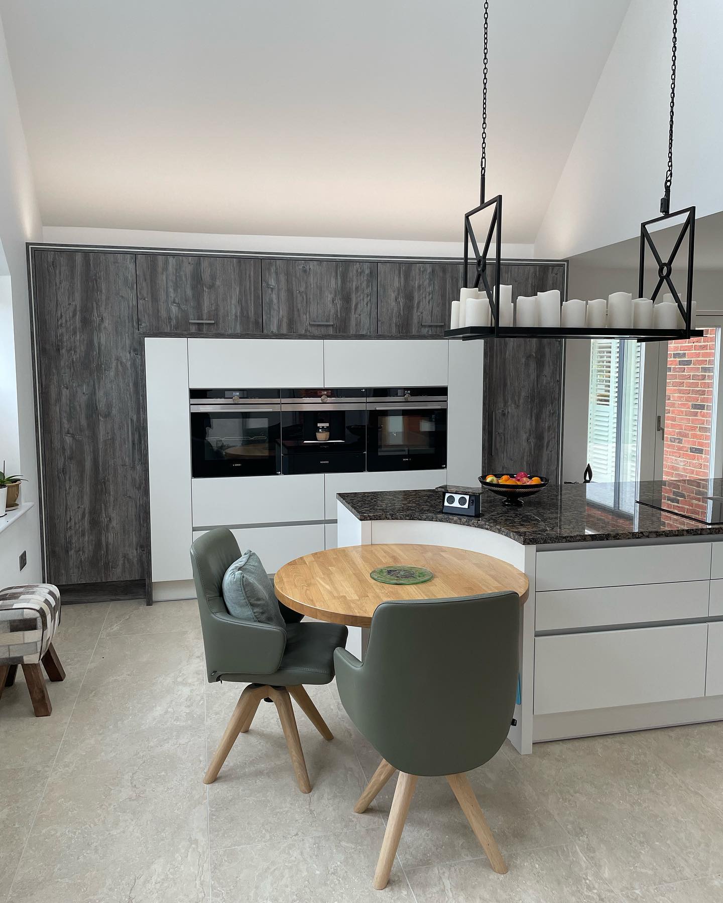 Throw back to this one off new build house where I supplied and installed the kitchen last year.
The sunken rounded seating area is one of my favourite features on this kitchen.
#kitchen #kitchendesign #kitchenuk #bespoke #newbuildhome #kitchensofinstagram #kitchensofinsta #design #interiordesign #designsupplyinstall #ashwoodkitchens #bora #siemens #quooker #granite #granitecountertops #sbox #blum