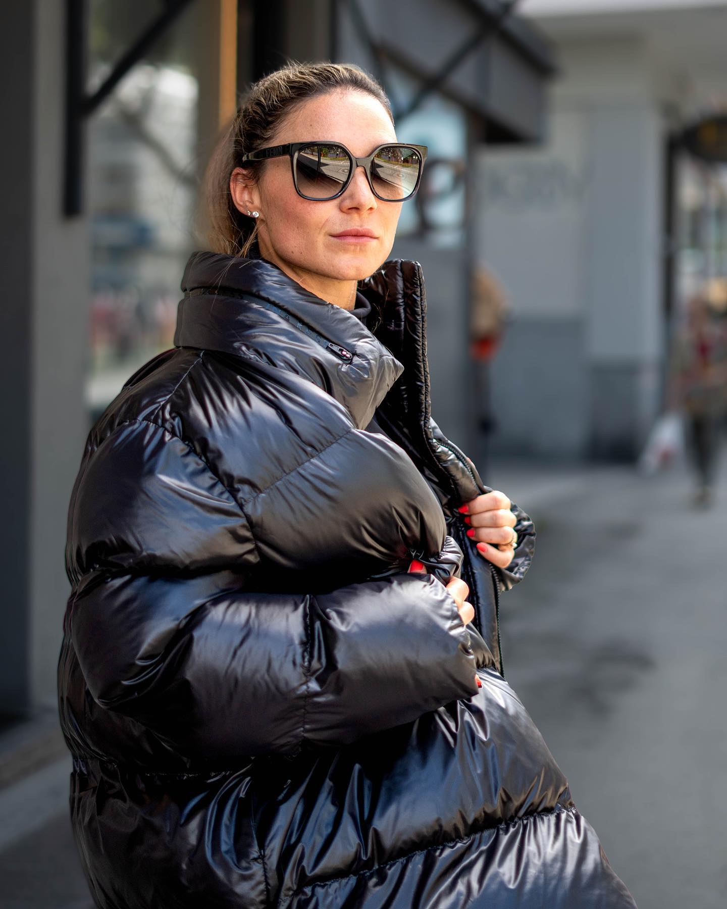 INA KESS.
📸: @idea__ch
#inakess #winter #cold #jacket #outfit #style #comfort #fotoshooting #fashion #boutiquejelen #arosa #switzerland