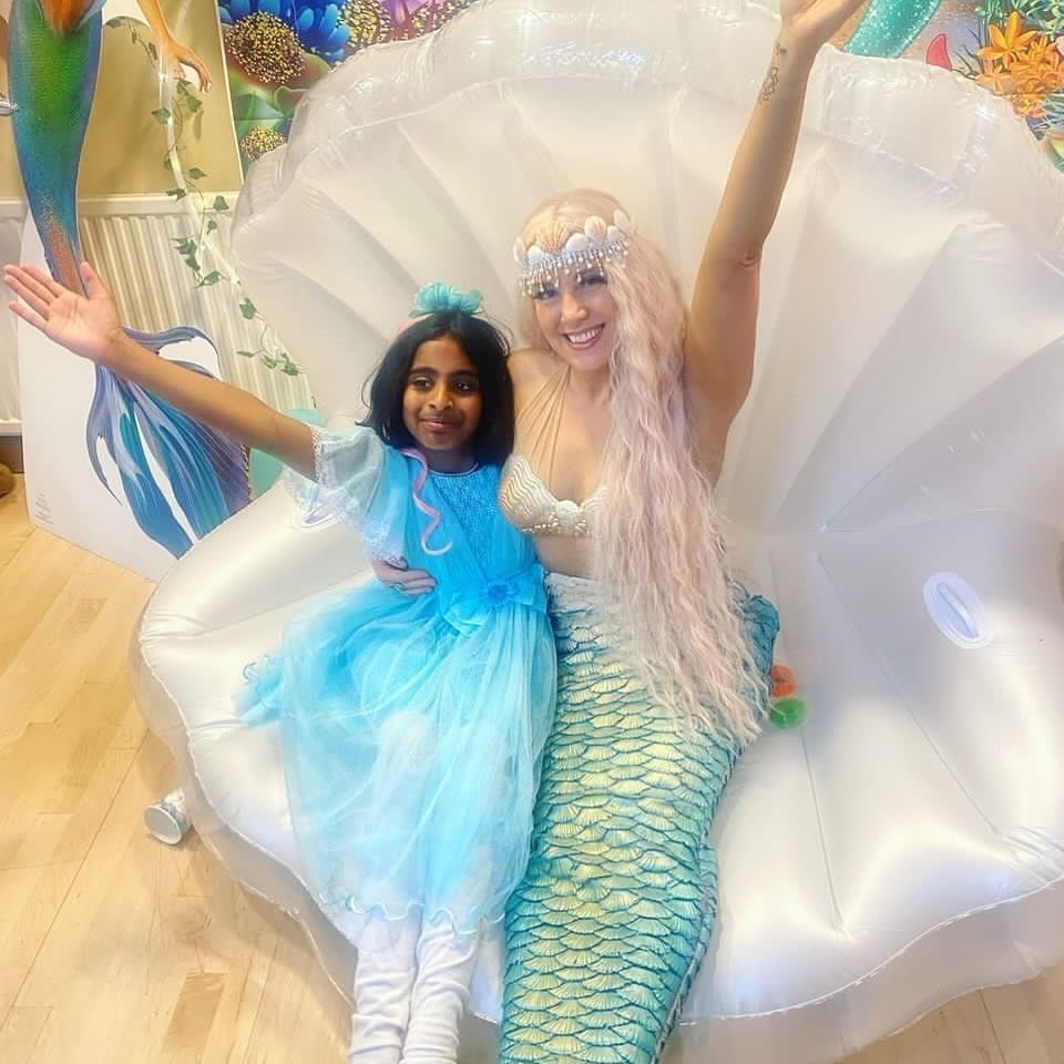 Starting a fresh week off with more incredible smiles from some thoroughly happy clients!
Check out our amazing @missmermaidkkiss in that sh’amazing shell seat! They’re clearly having a whale 🐳 of a time… ok ok we’ll stop with the sea references but we won’t stop making little ones, and big kids alike, smile like this with an array of parties lined up for the Christmas period!
Don’t miss out and email parties@hireamermaid.co.uk
#mermaid #hireamermaiduk #mermaidsofinstagram #reallifemermaid #professionalmermaid #mermaidlife #missmermaiduk #magictail #mermaidtwinkle #lifeofamermaid #realmermaid #aquarium #mermaidhair #hireamermaid #freediver #goingplaces #myotherlife #dreamjob #documentary #film #performancemermaids #kidspartyentertainers #mermaidparties