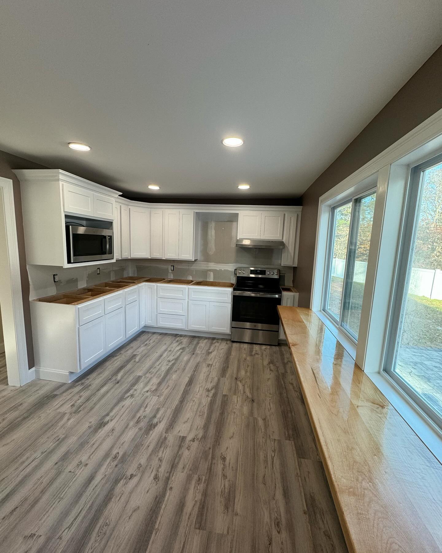 All done with this custom kitchen in miller place. We will be coming back for hardware and backsplash. Contact us for a free consultation ! #cabinetbuilder #contractor #kitchendesign #custom #maple #blum #envirolak #fujispray
