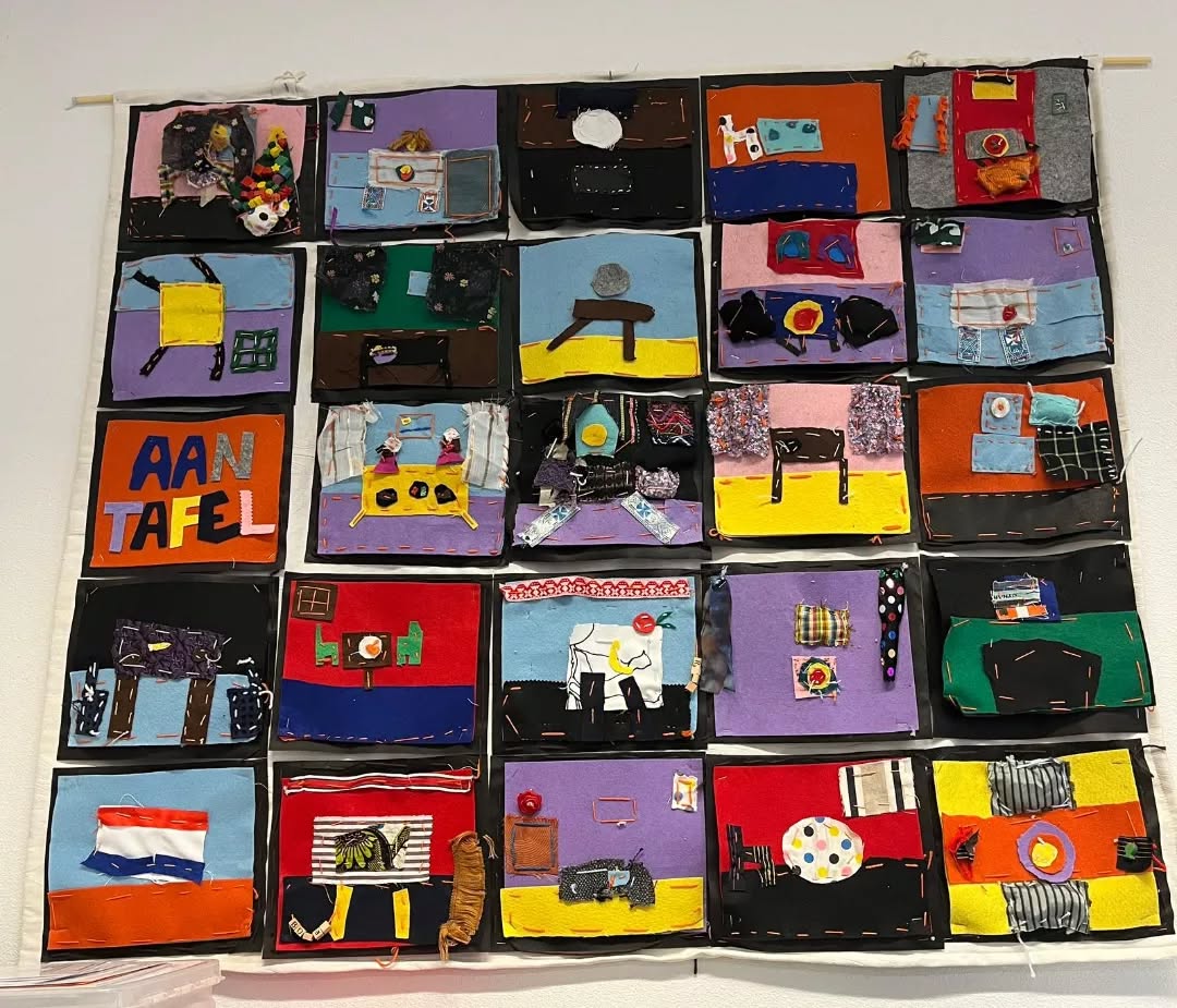 Voor het thema 'aan tafel'.
Een wandkleed gemaakt door groep 6. @rodeloperopschool_amsterdam